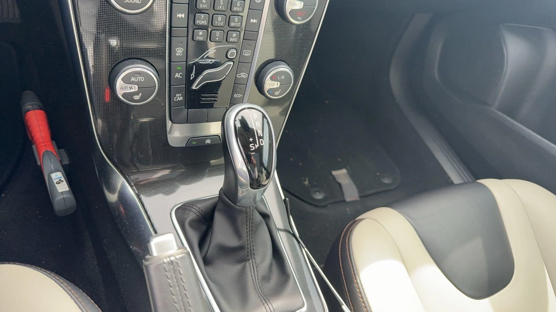Volvo-V40-image-11