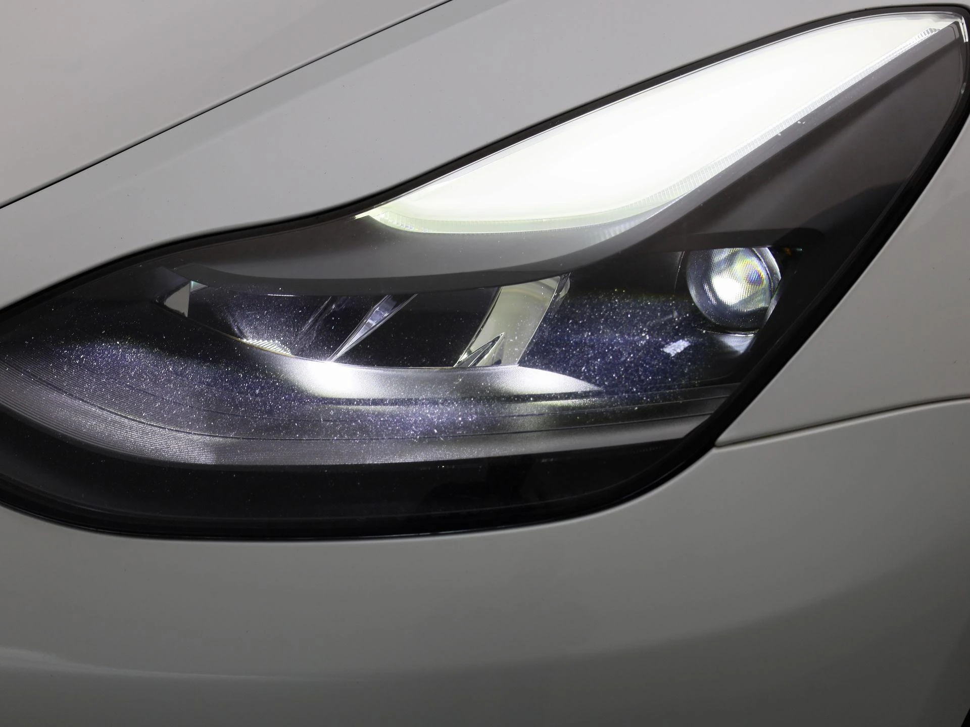 Tesla-Model 3-image-15