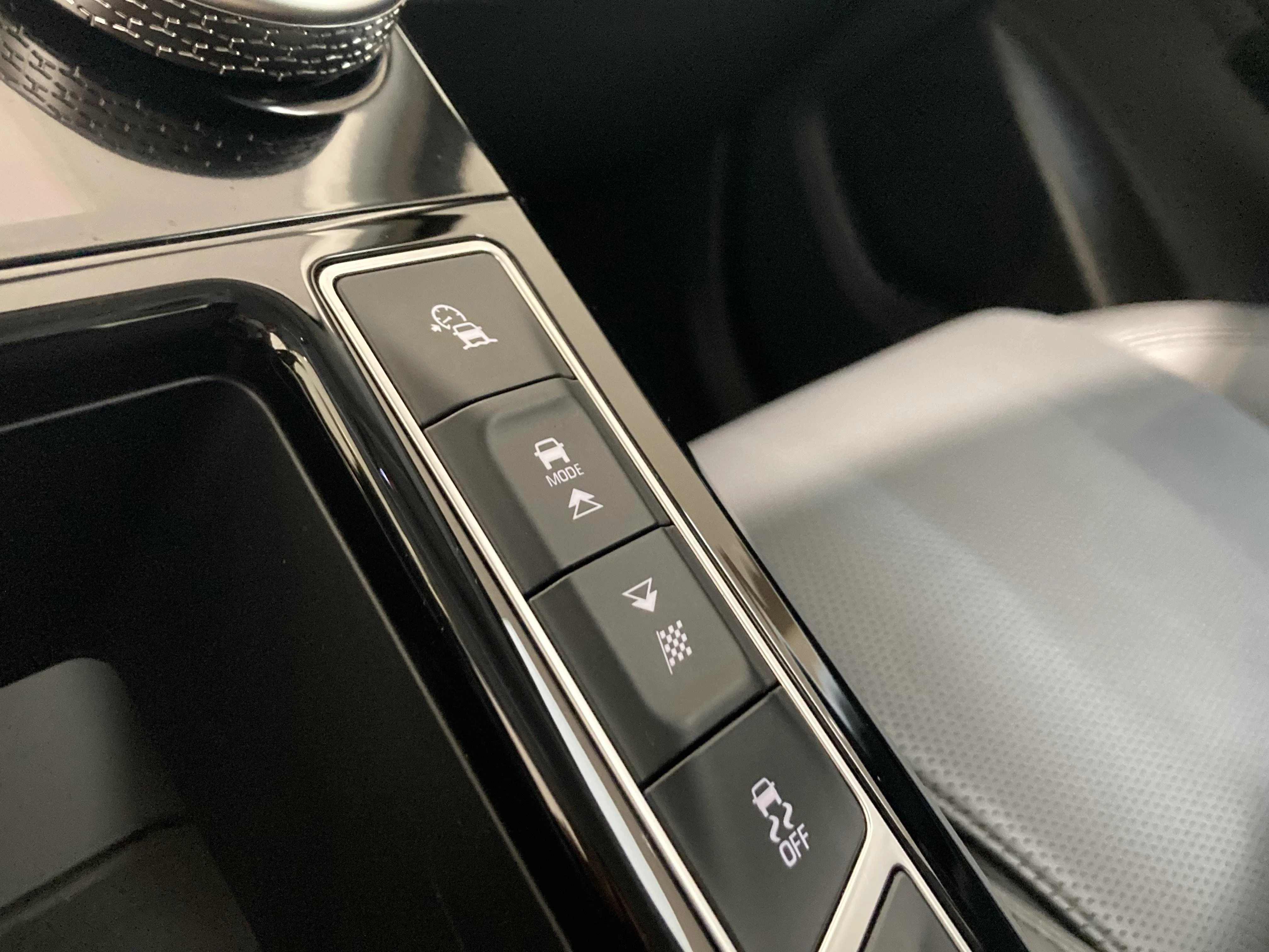 Jaguar-I-PACE-image-22