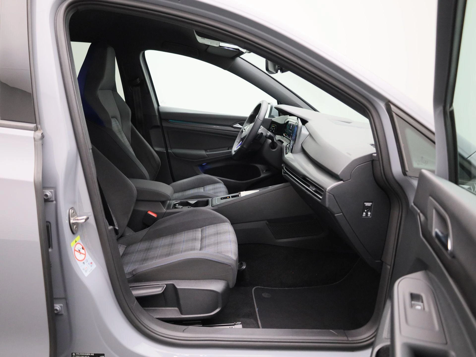 Volkswagen-Golf-image-33