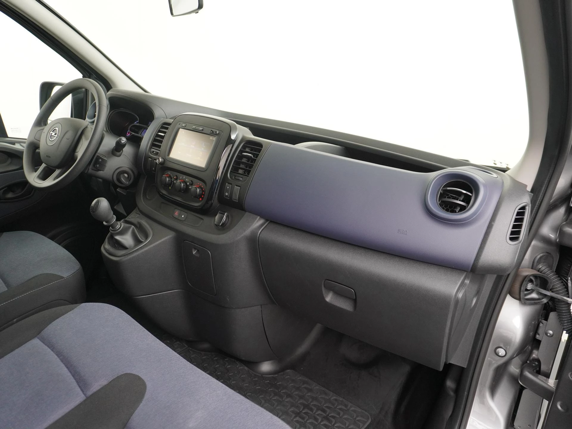 Opel-Vivaro-image-24