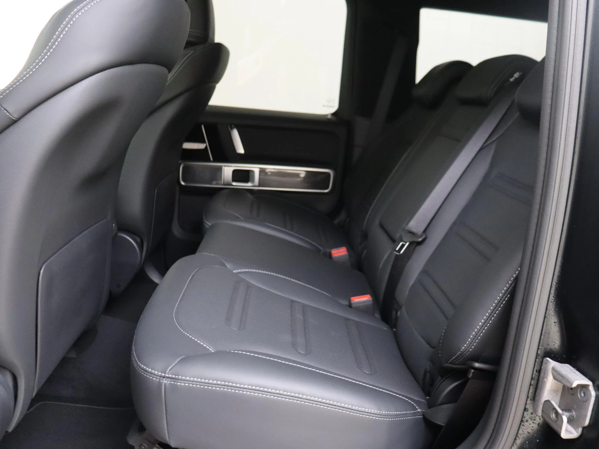 Mercedes-Benz-G-Klasse-image-15