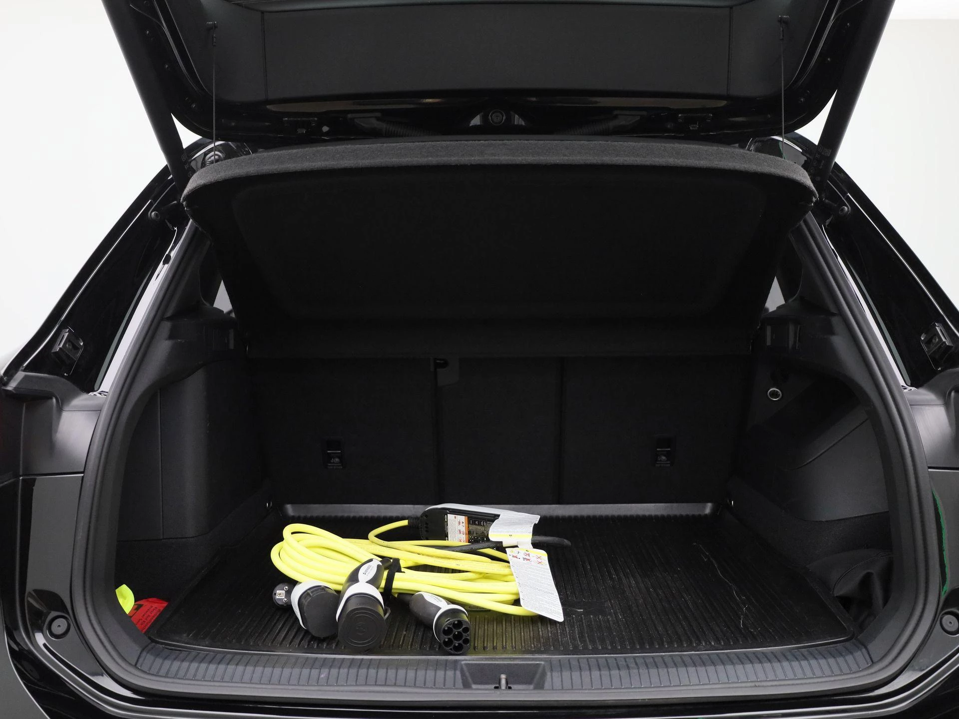 Volkswagen-Tiguan-image-13