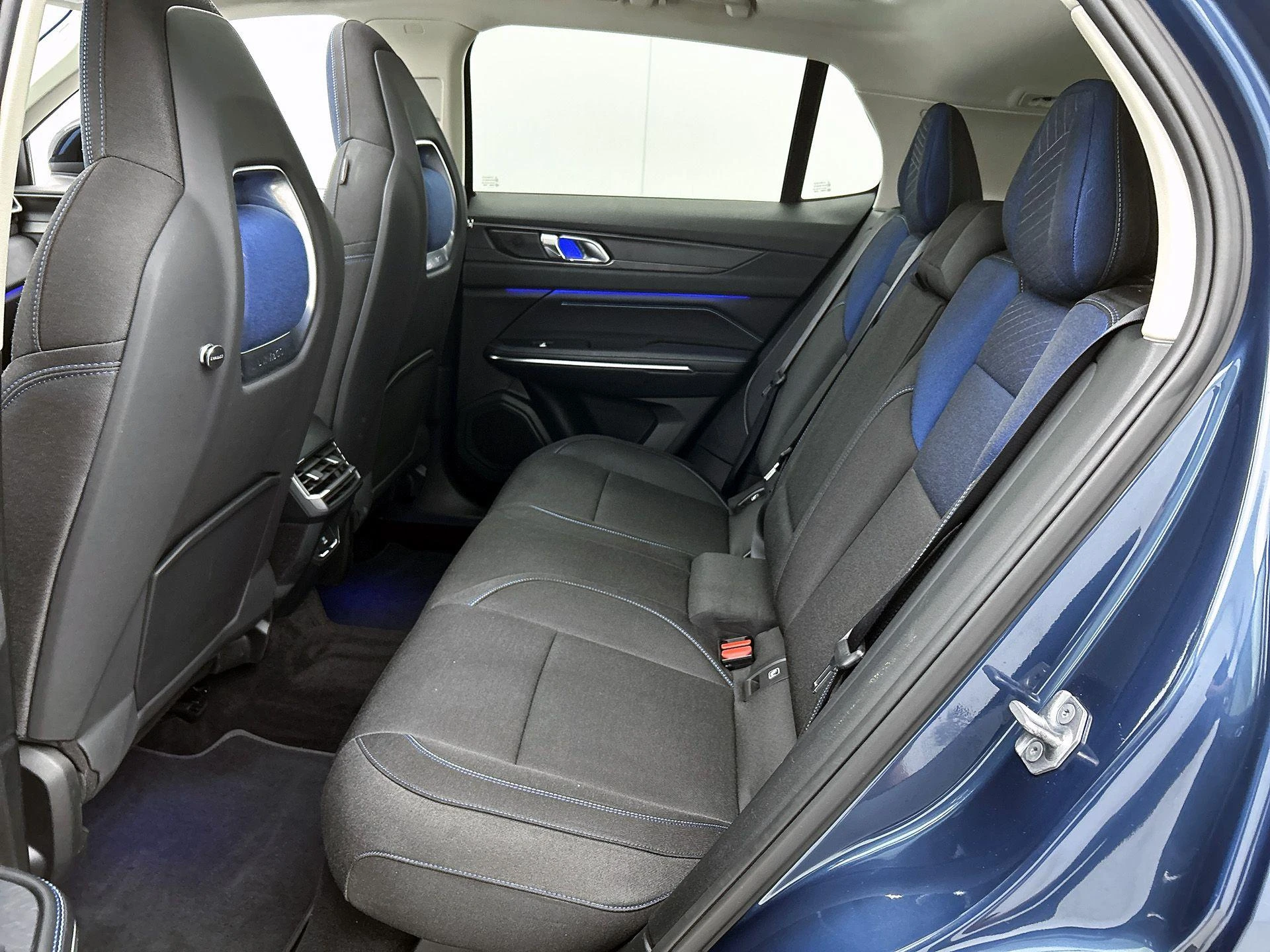 Lynk & Co-01-image-27