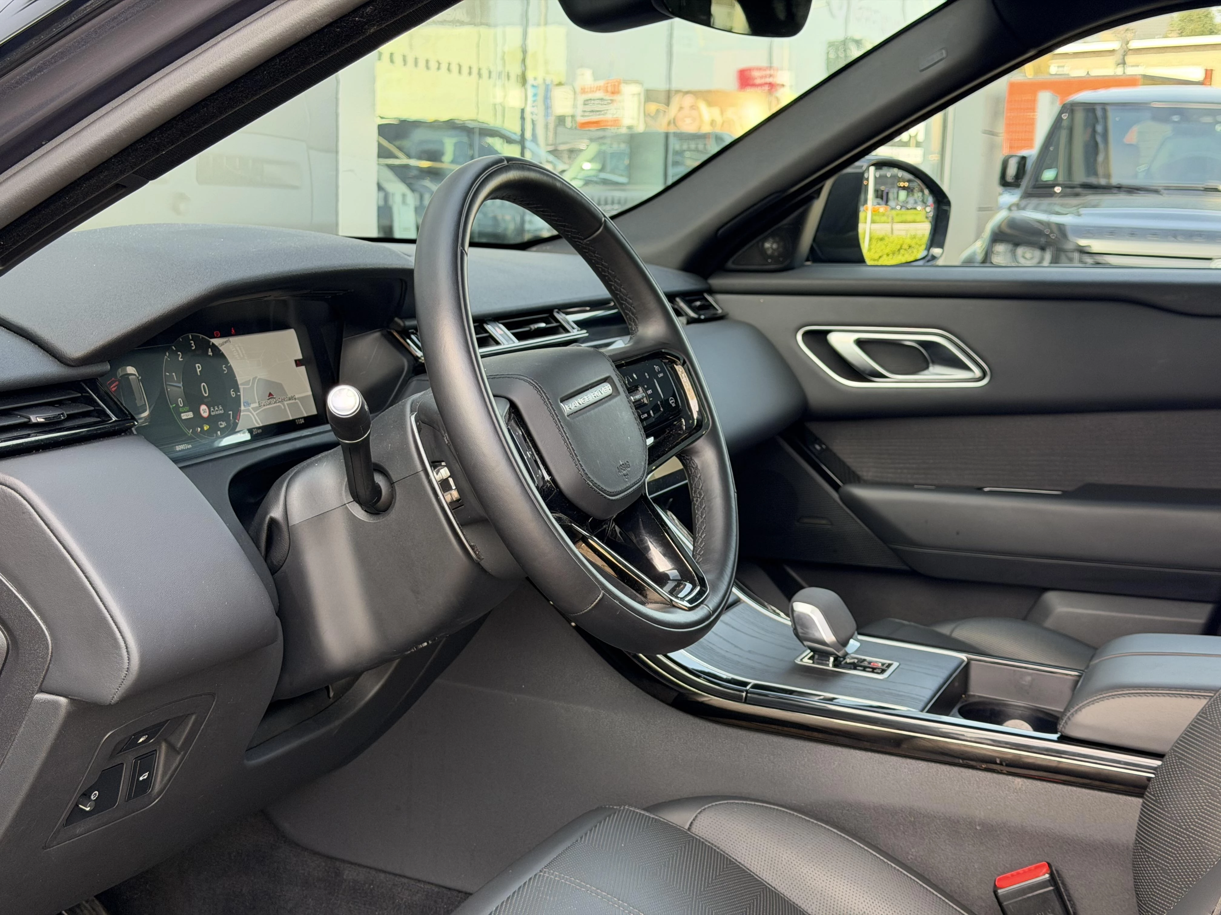 Land Rover-Range Rover Velar-image-2