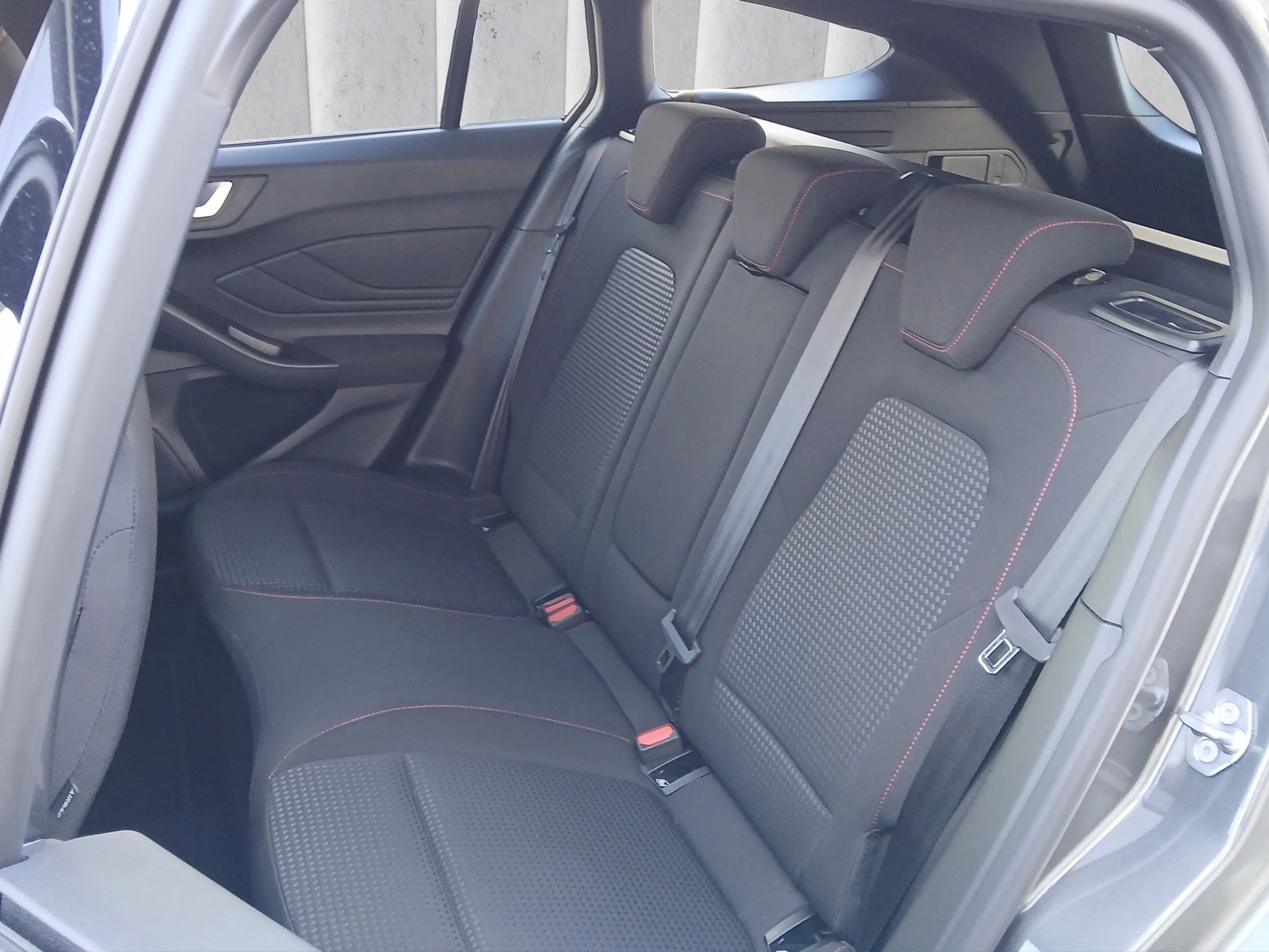 Ford Focus ST-Line X Turnier Aut.*AHK*ACC*HUD*KAM*NAVI*WINTER-PKT.
