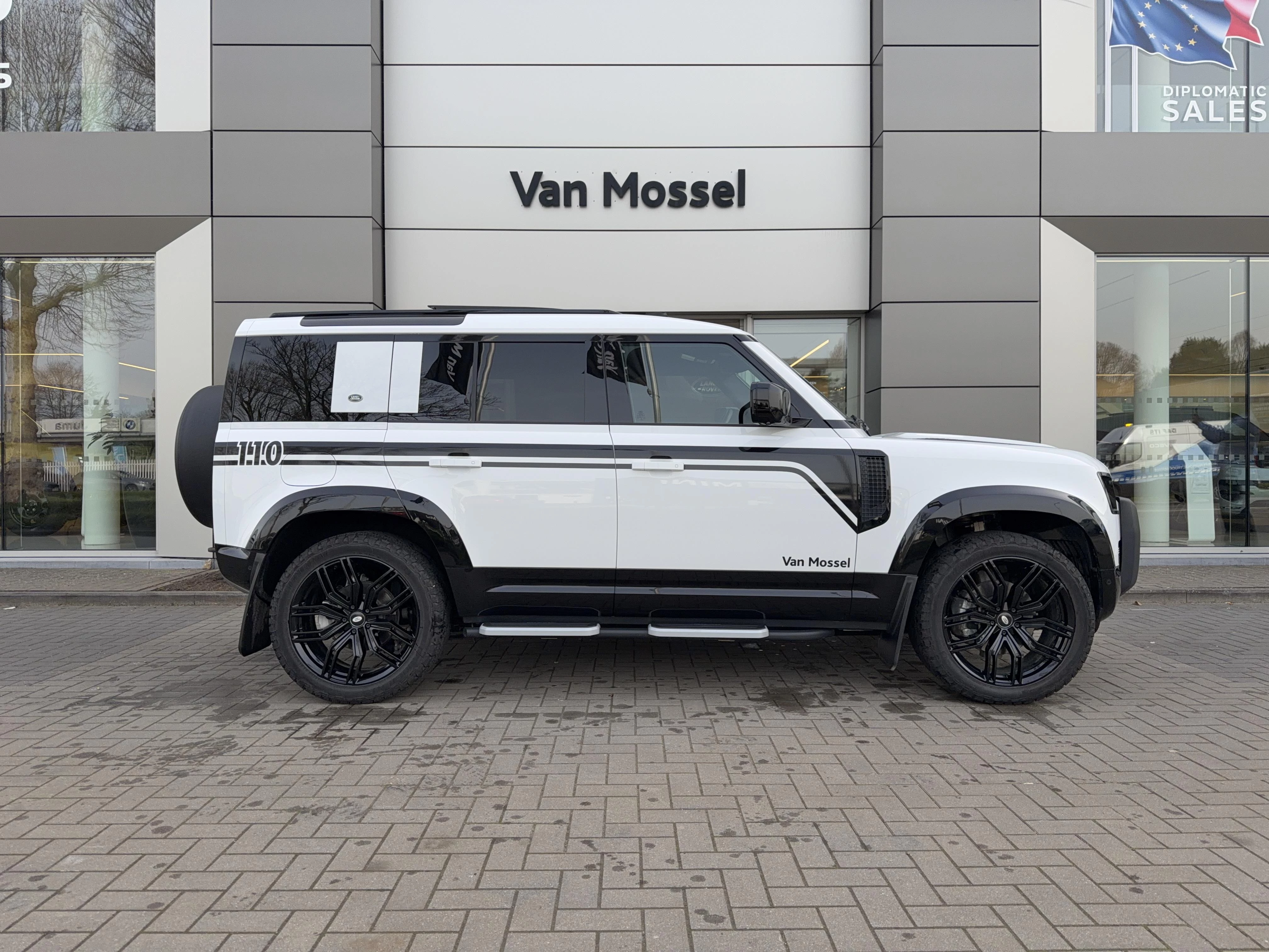 Land Rover Defender 110 D250 SE AWD