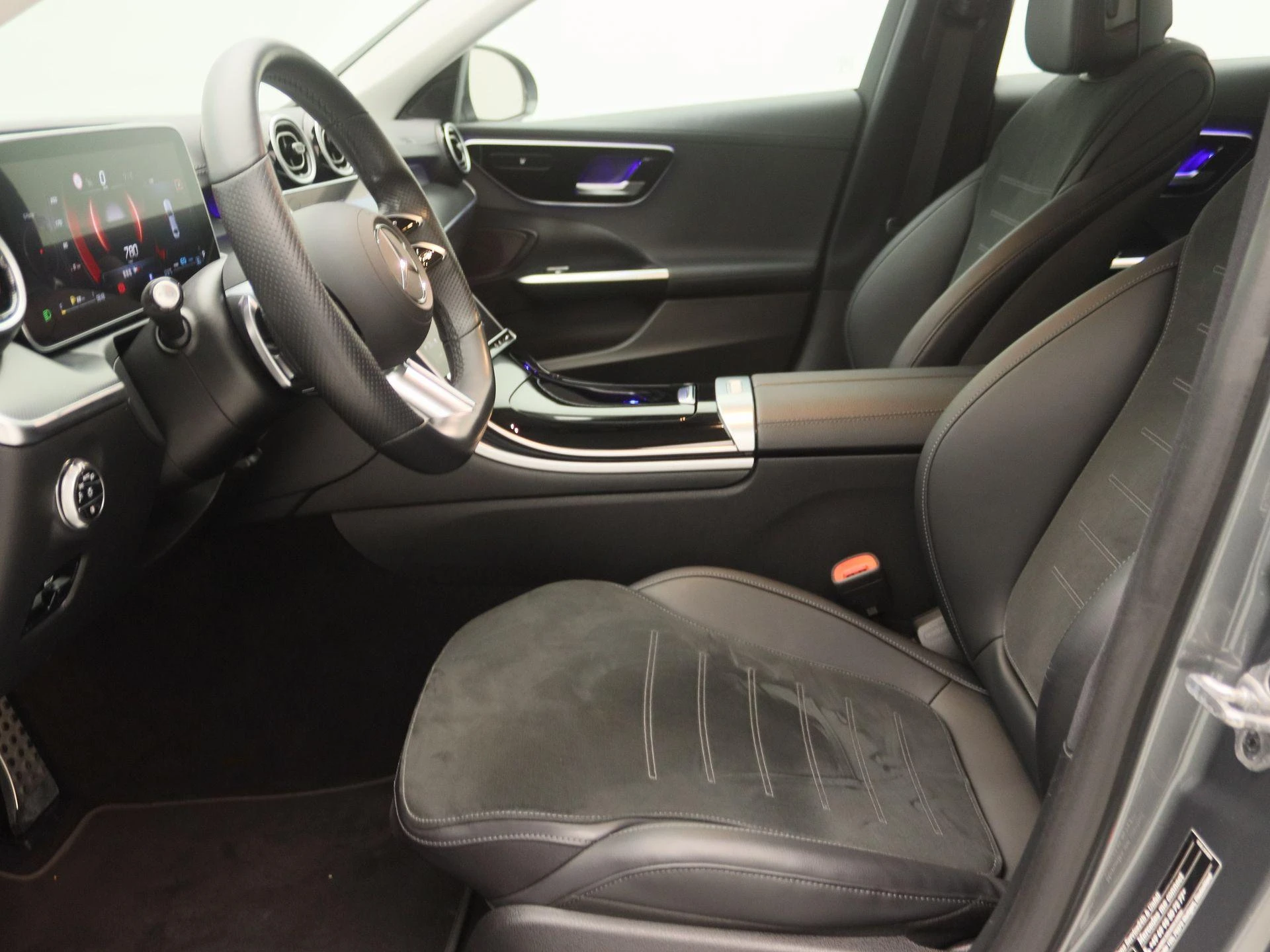 Mercedes-Benz-C-Klasse-image-10