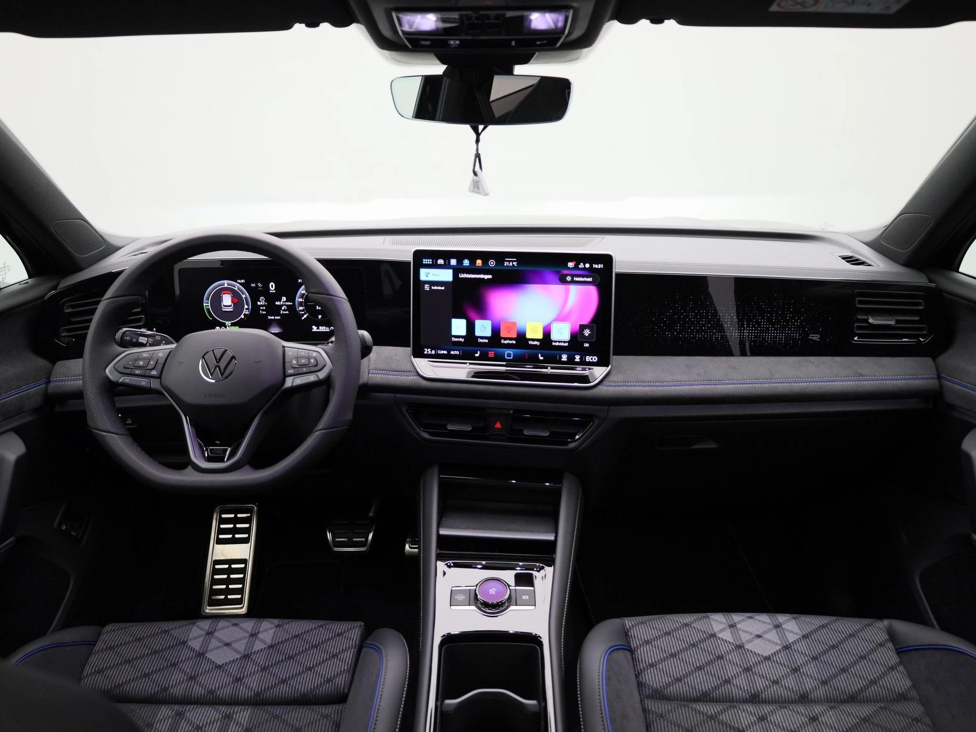 Volkswagen-Tiguan-image-46