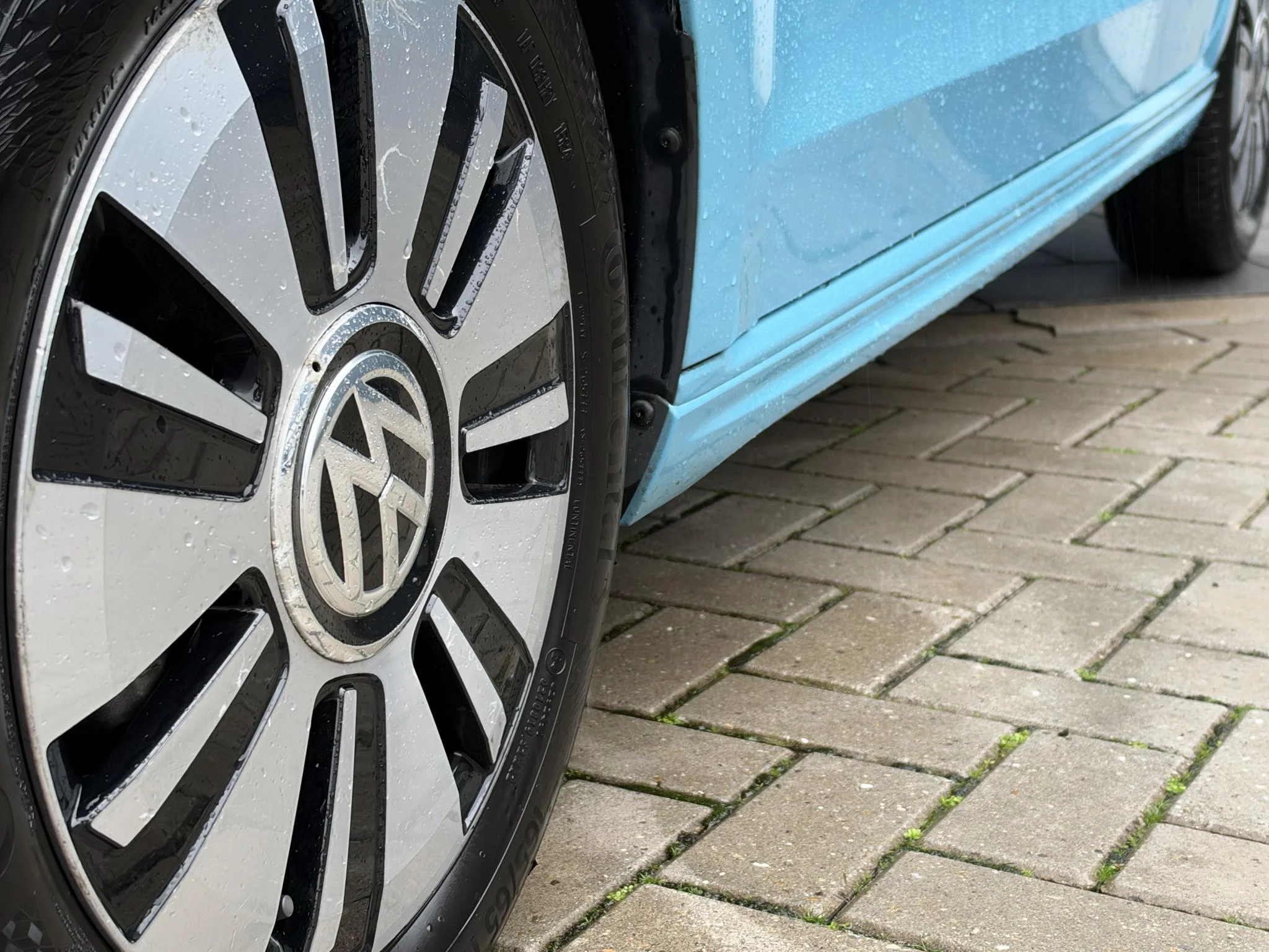 Volkswagen-e-up!-image-1