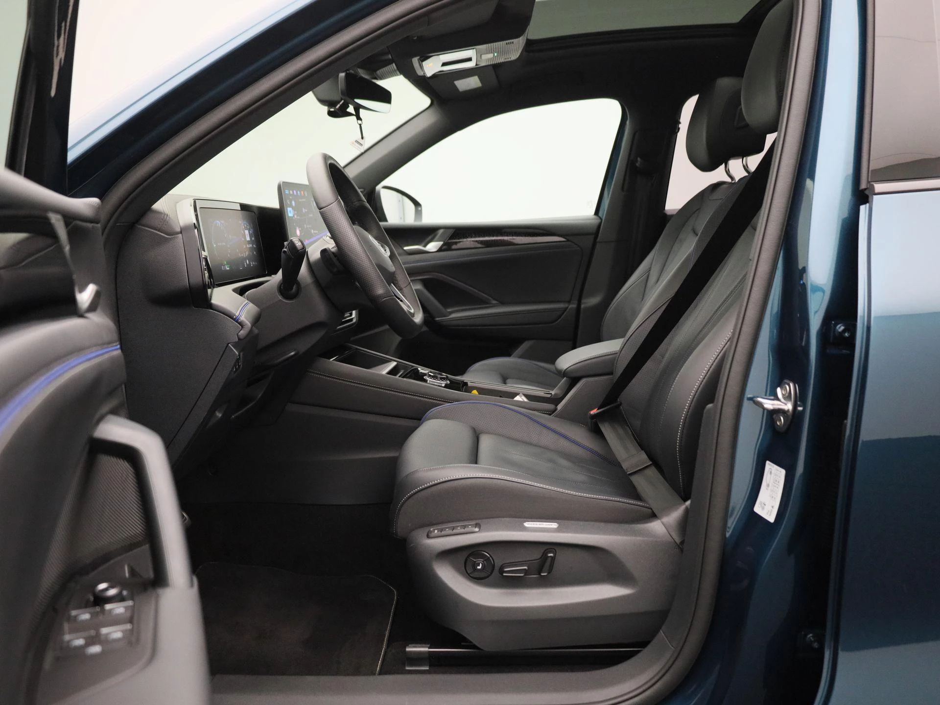 Volkswagen-Tiguan-image-10