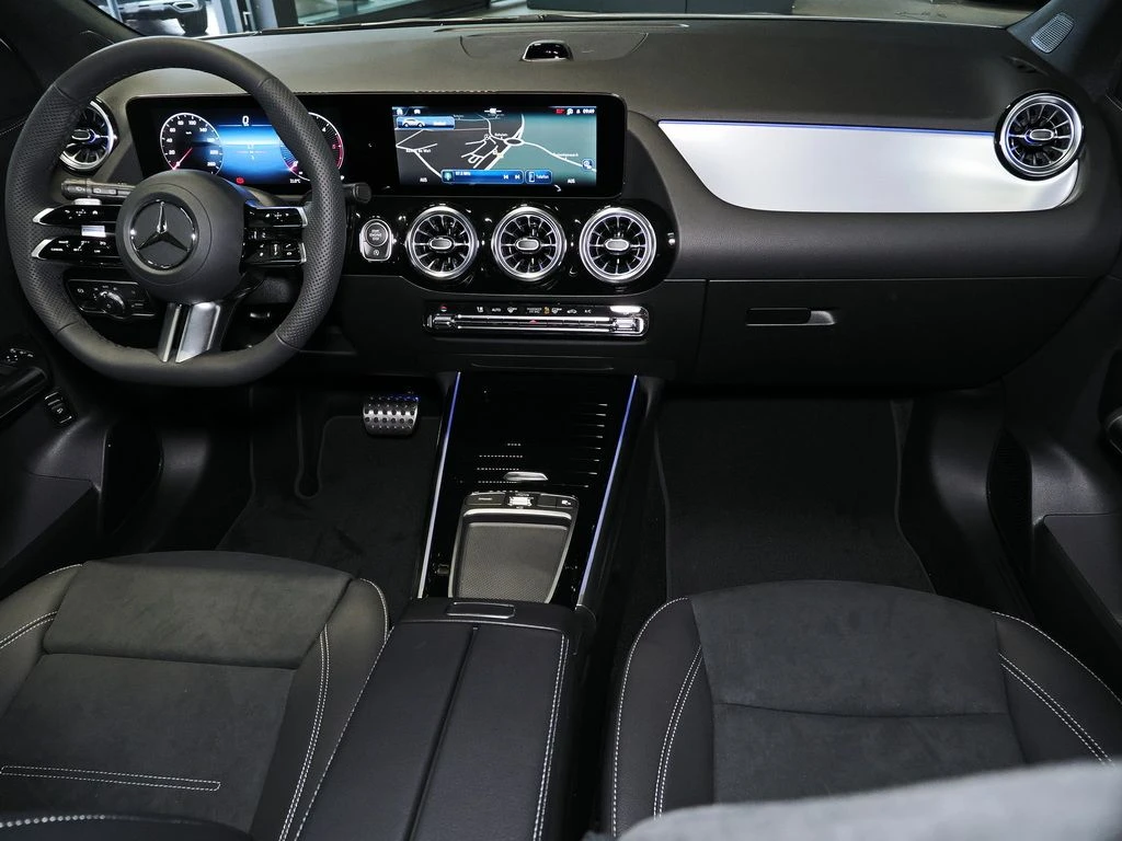 Mercedes-Benz-GLA 200 d-image-11