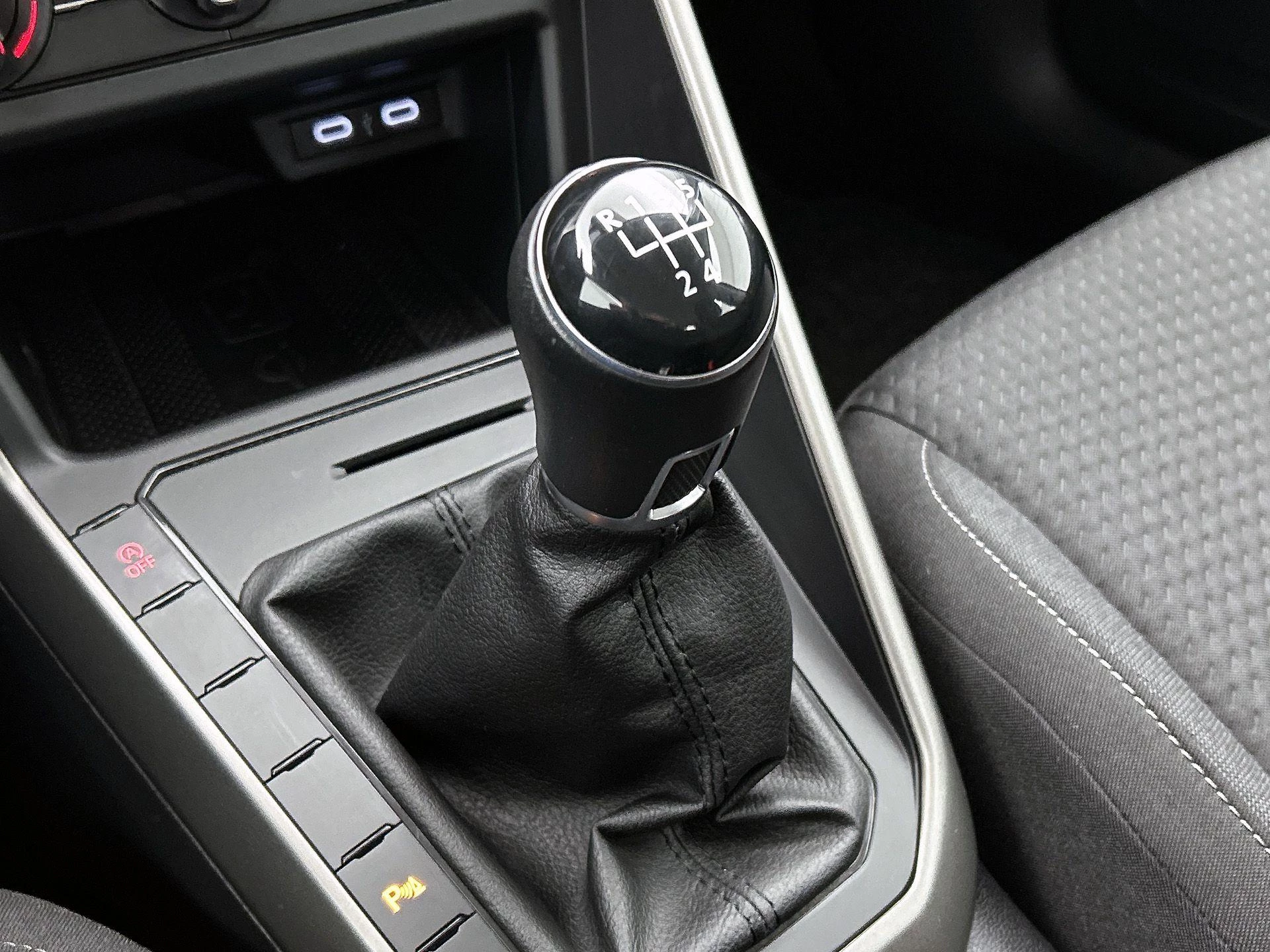 Volkswagen-Polo-image-29