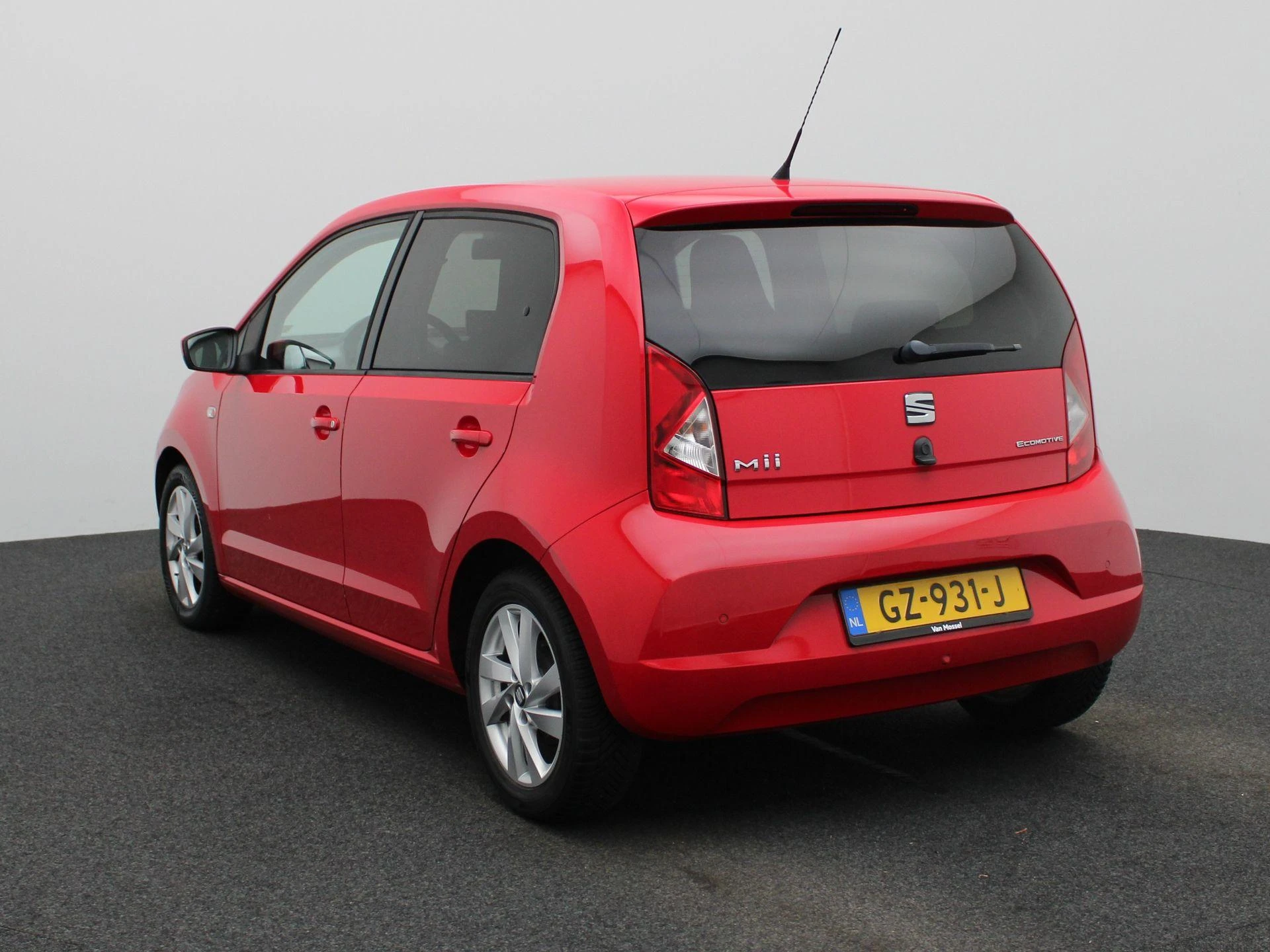 SEAT-Mii-image-1