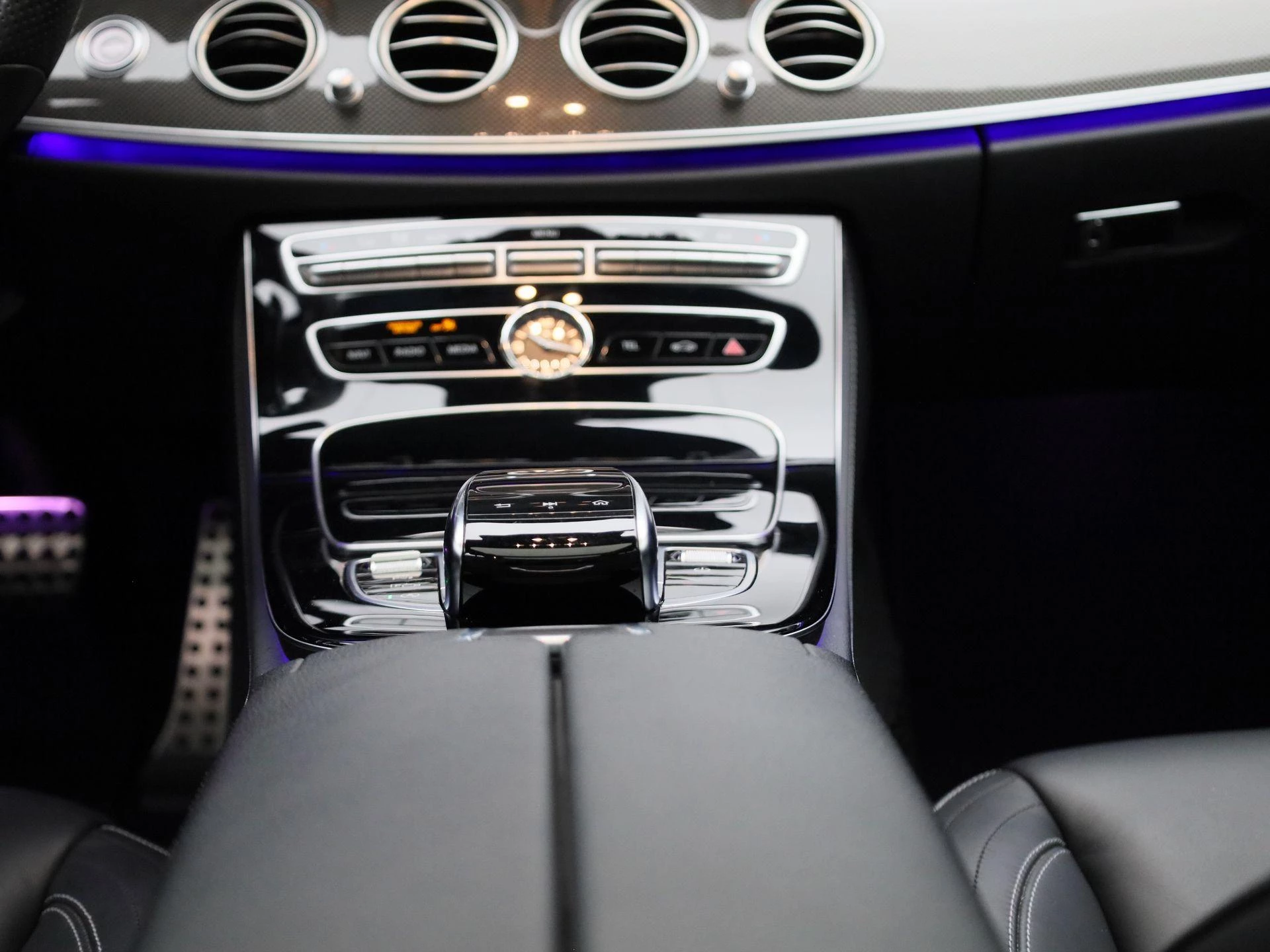 Mercedes-Benz-E-Klasse-image-9