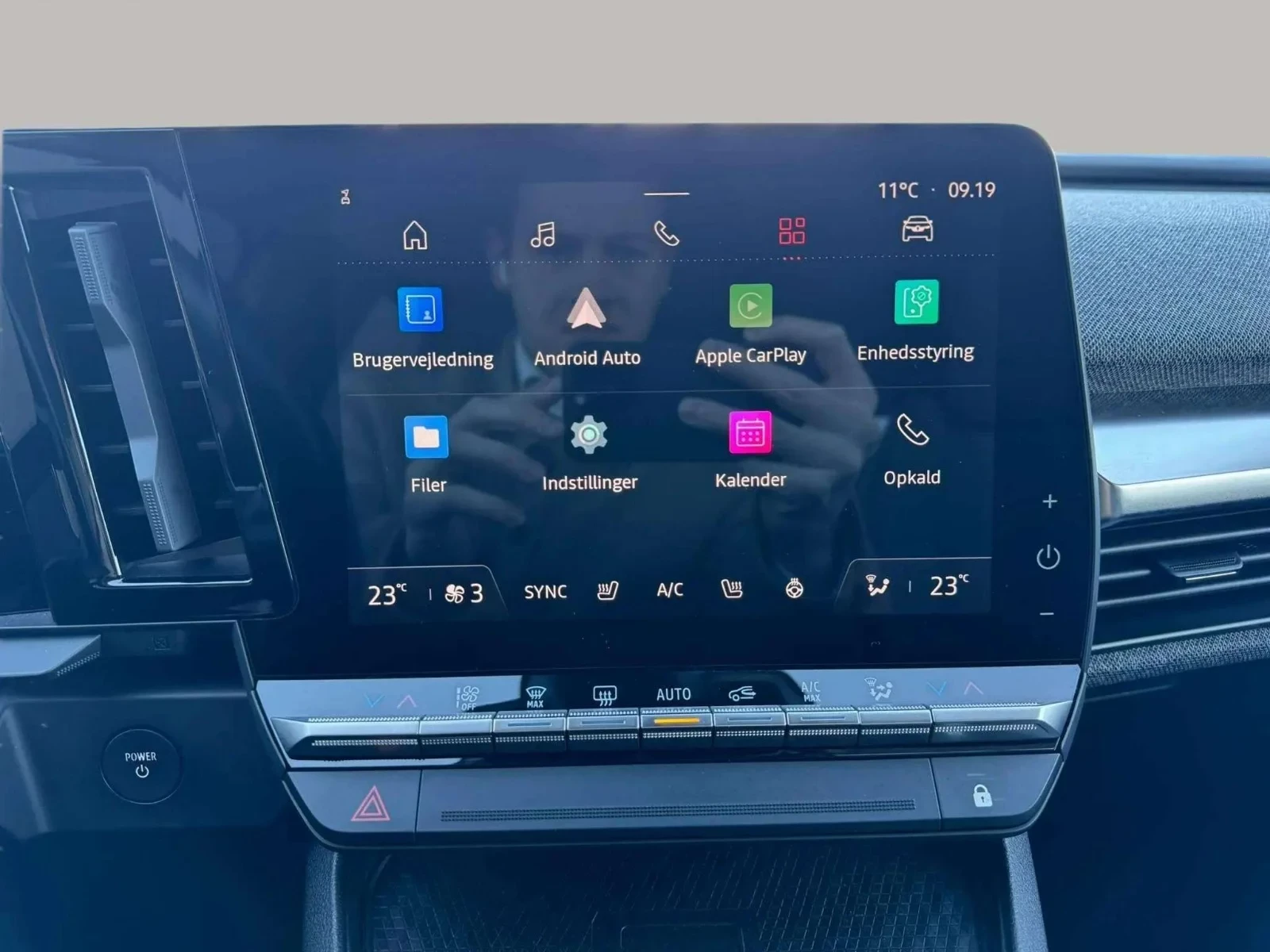 Renault-Megane E-Tech-image-14