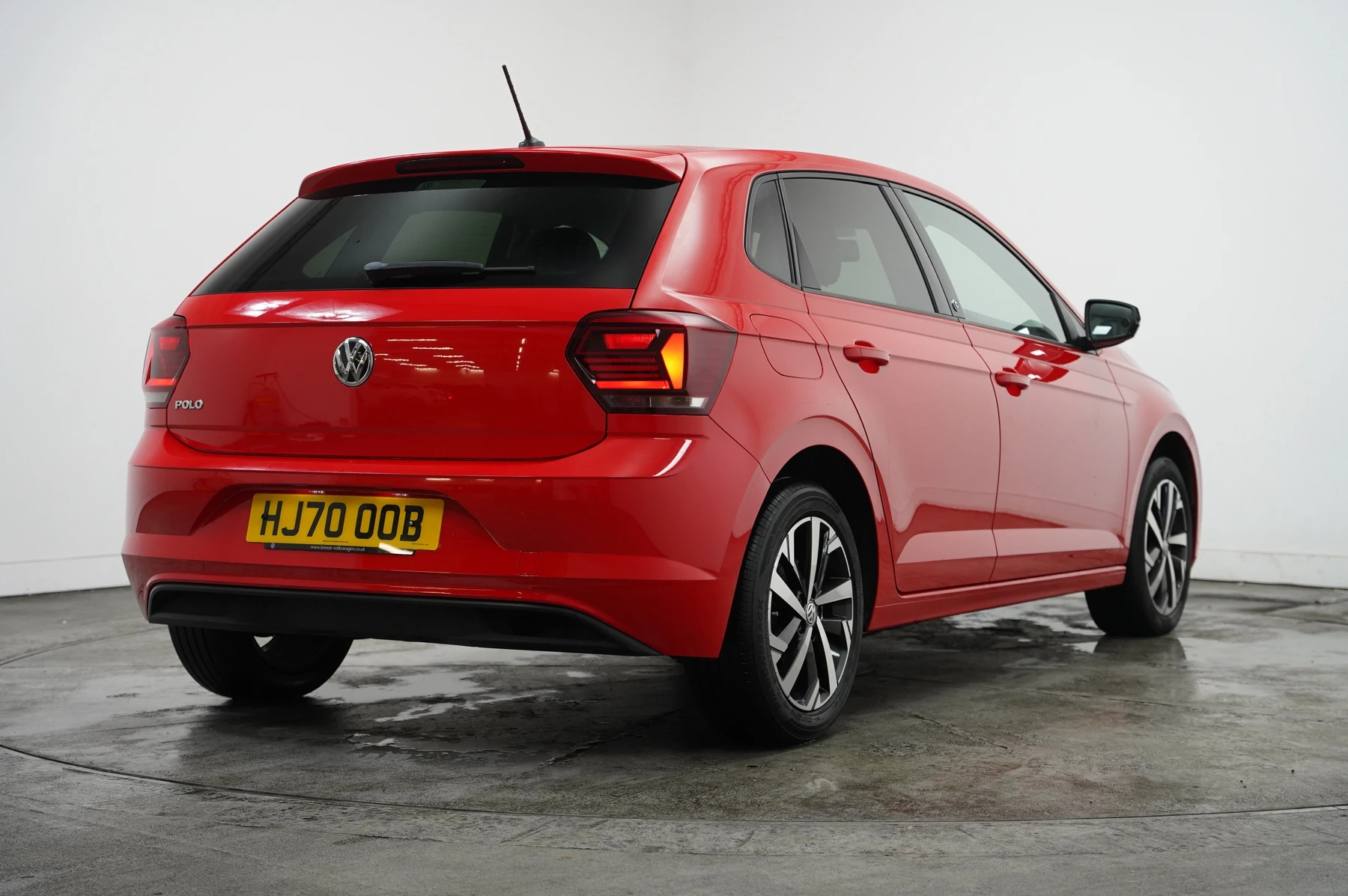 Volkswagen-Polo-image-14
