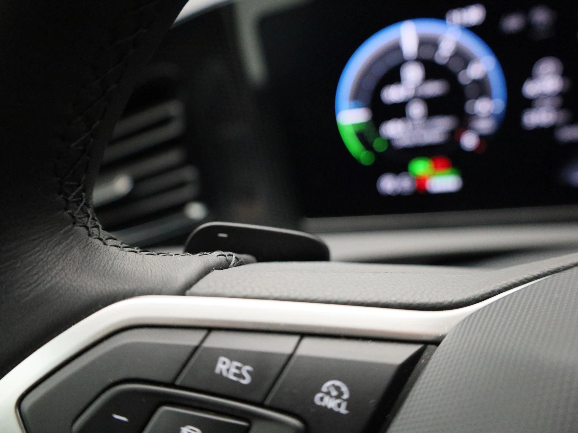 Volkswagen-Tiguan-image-23