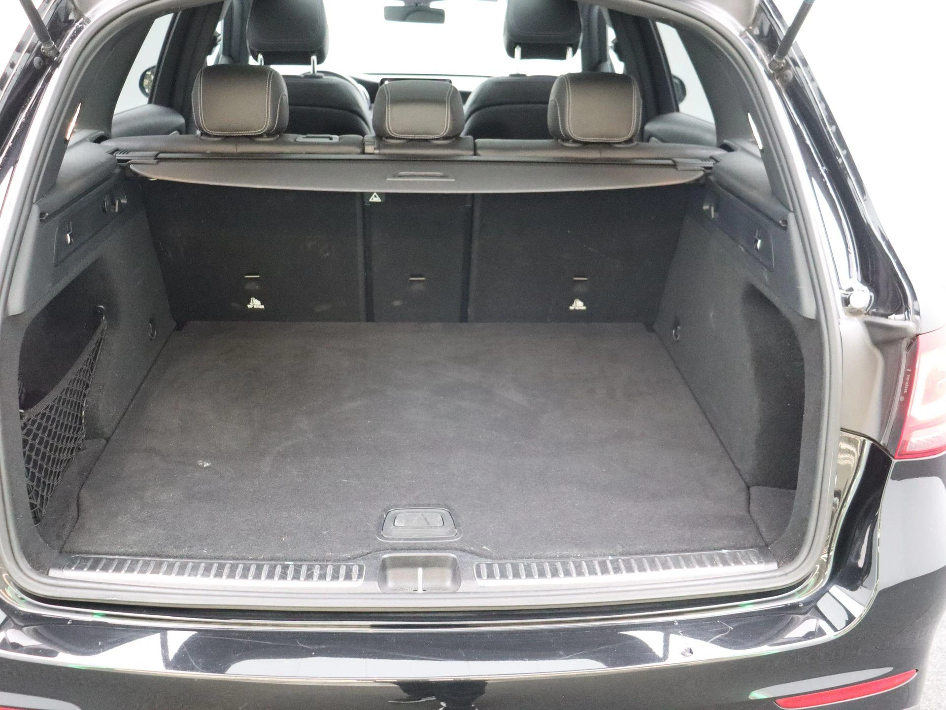 Mercedes-Benz-GLC-image-18