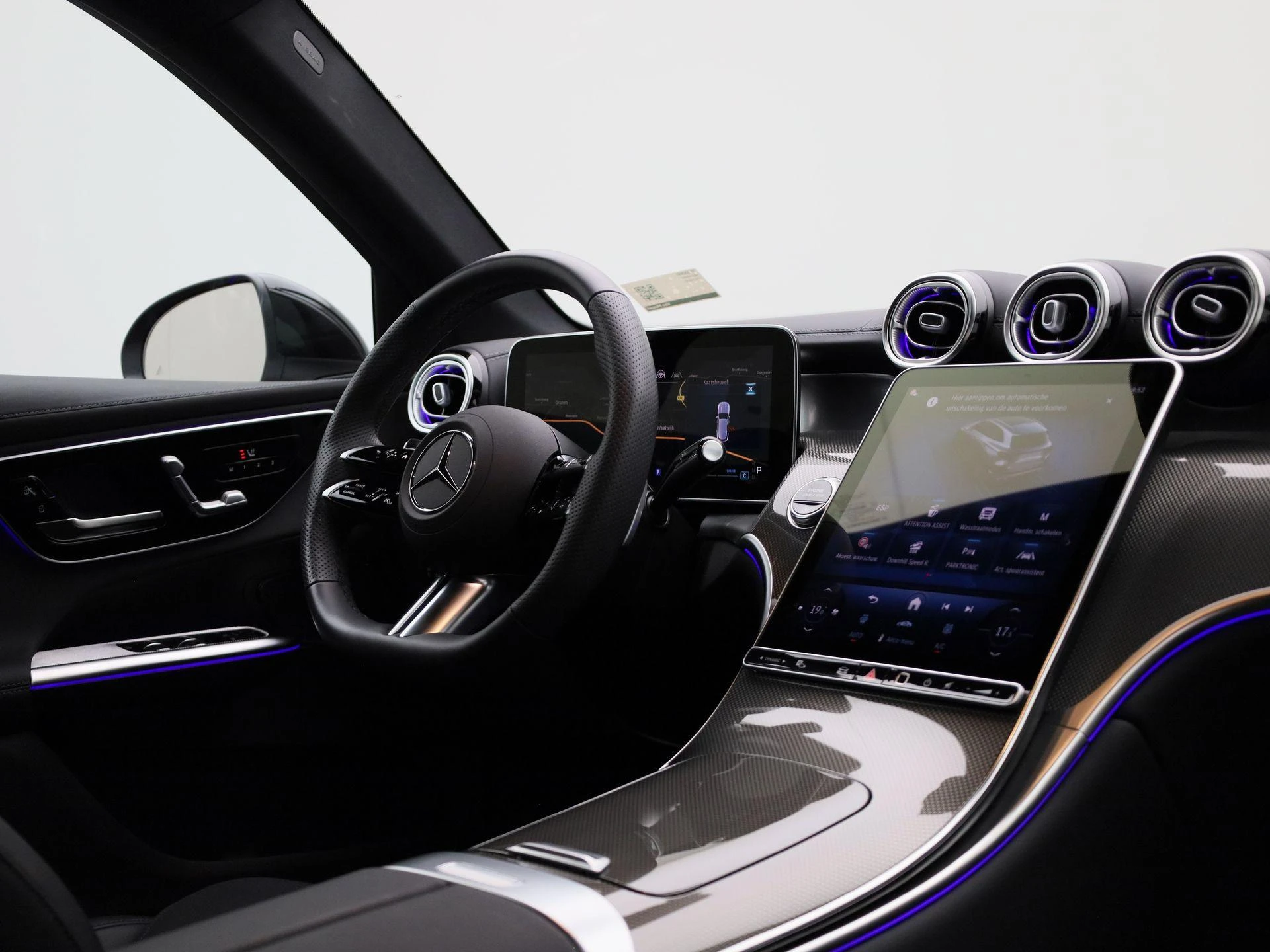 Mercedes-Benz-GLC-image-40