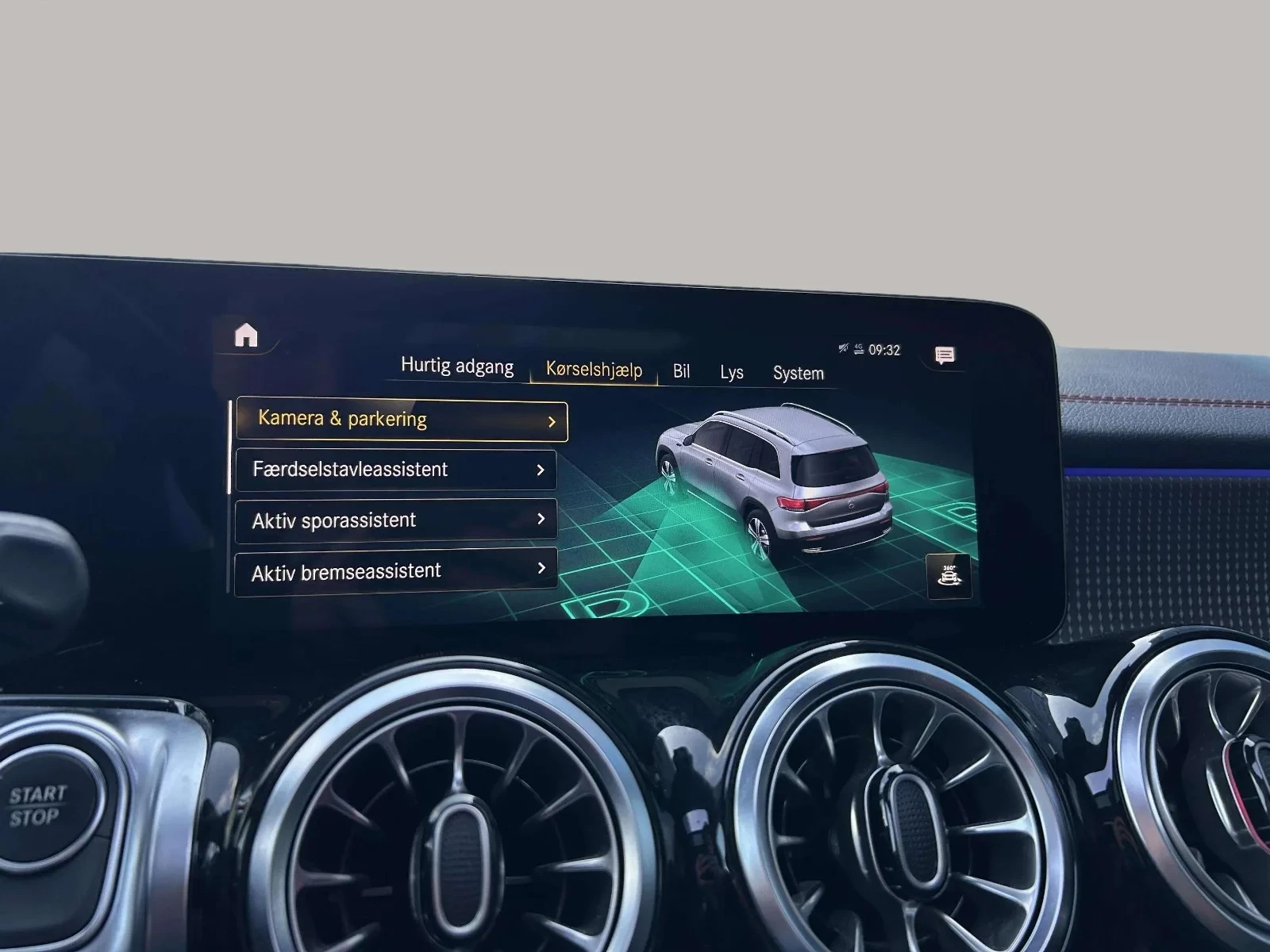 Mercedes-Benz-EQB-image-17