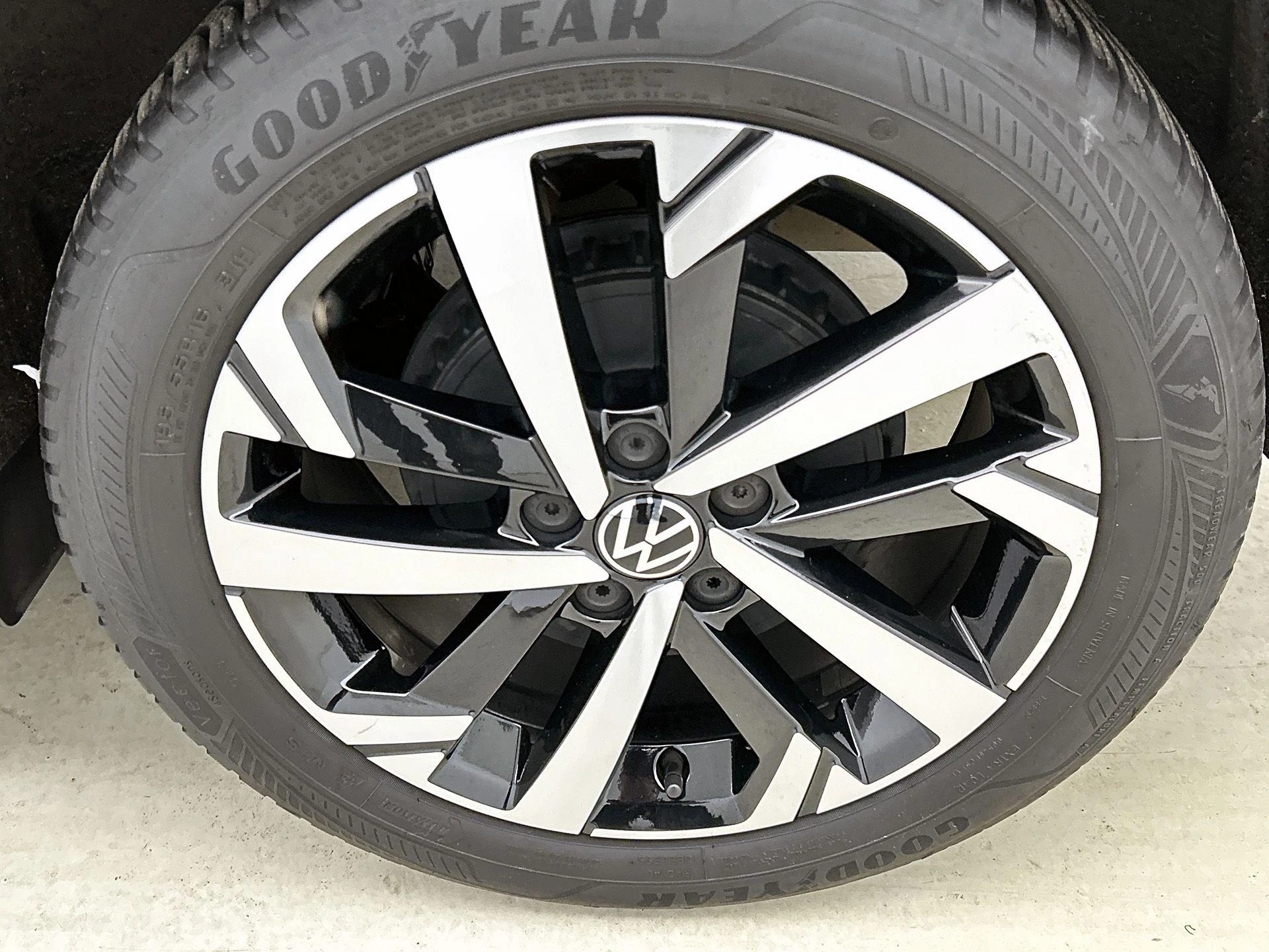 Volkswagen-Polo-image-30