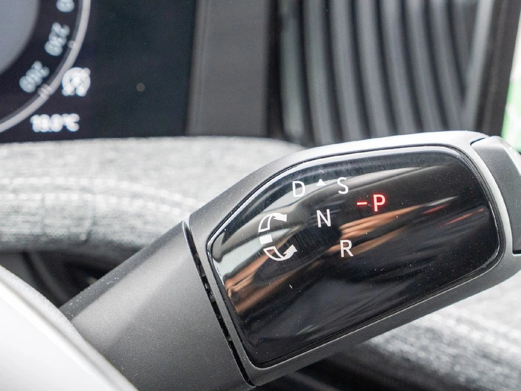 Škoda Superb Combi 2.0 TDI DSG Selection AHK, Panoramadach
