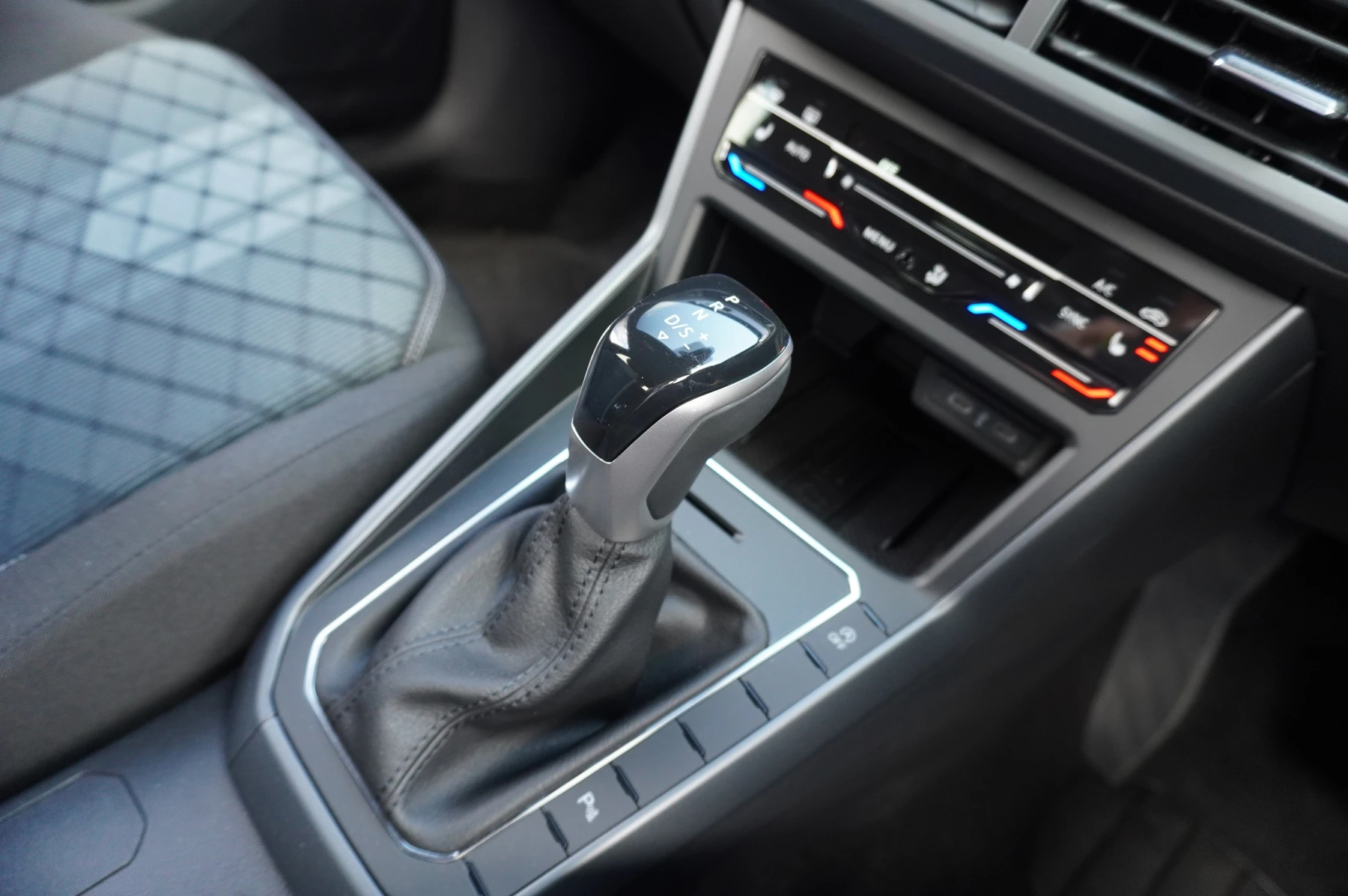 Volkswagen-Polo-image-36