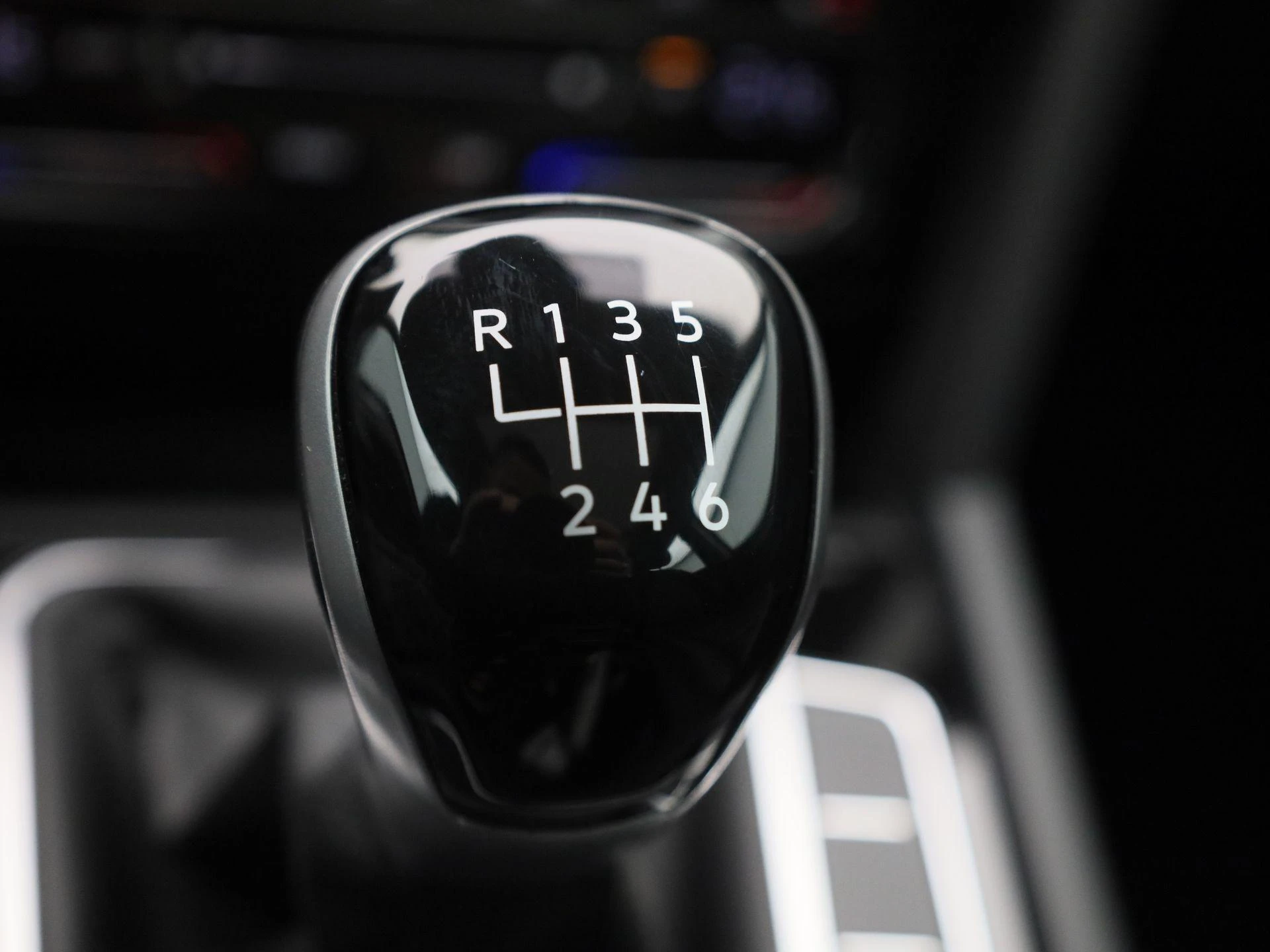 Volkswagen-Passat-image-25