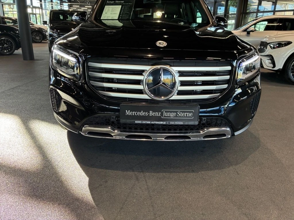 Mercedes-Benz-GLB 200 d-image-18