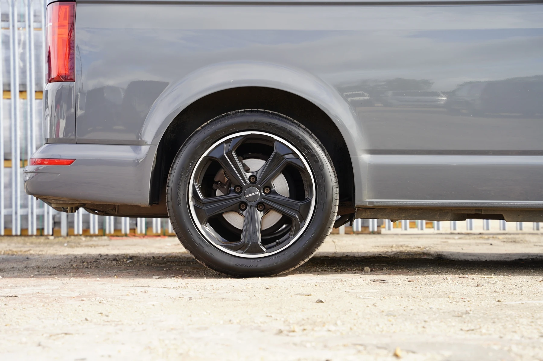 Volkswagen-Transporter-image-32