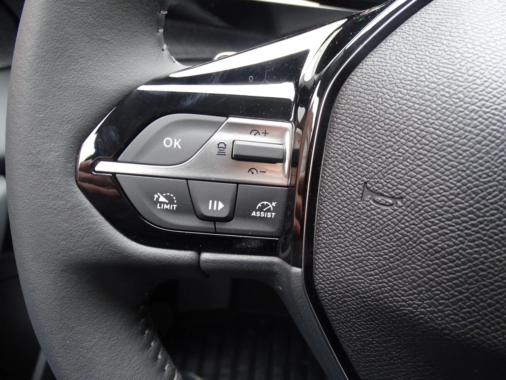 Peugeot-408-image-22