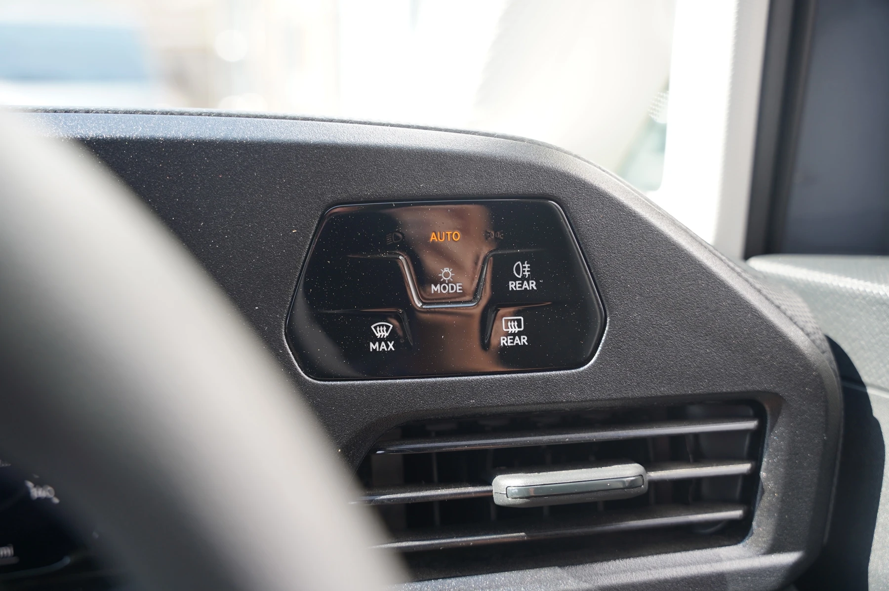 Volkswagen-Caddy-image-16