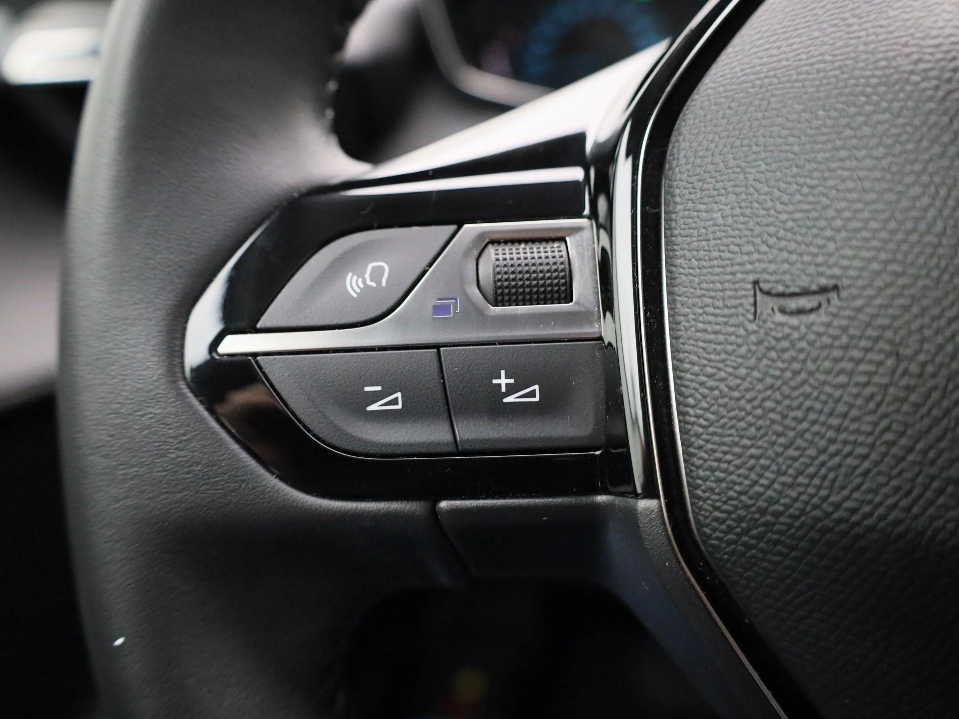 Peugeot-e-208-image-20
