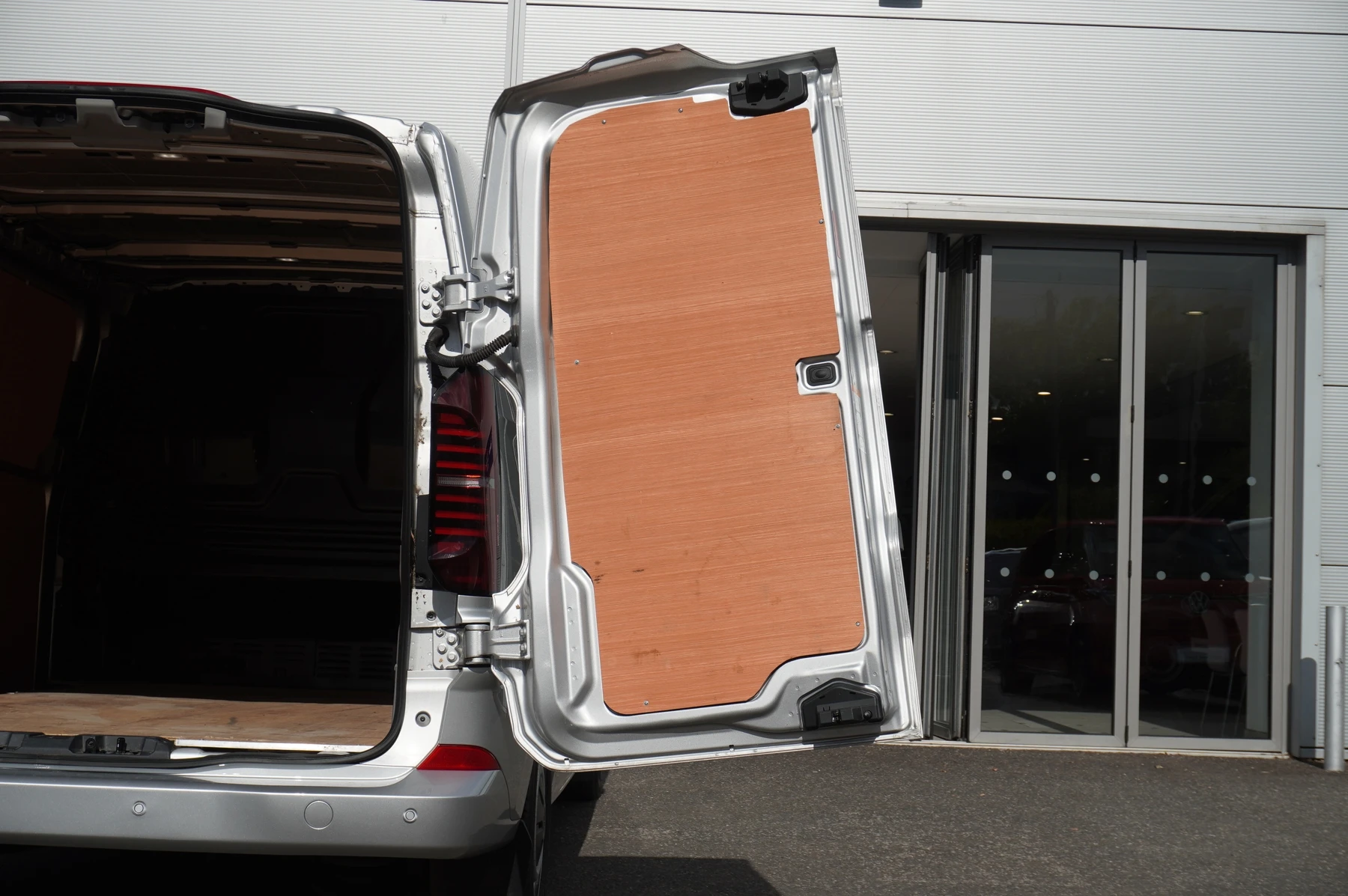 Volkswagen-Transporter-image-20