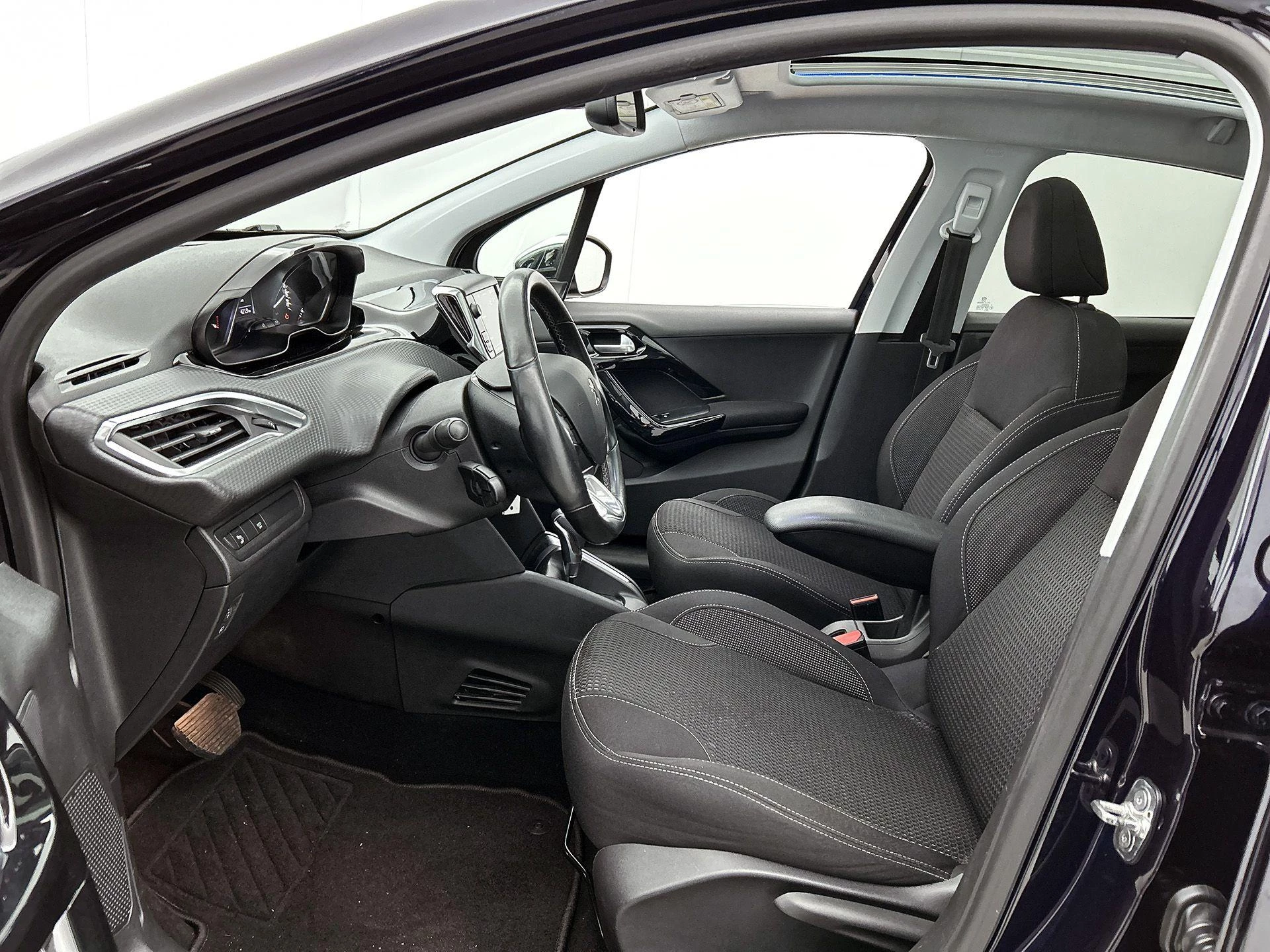 Peugeot-208-image-31
