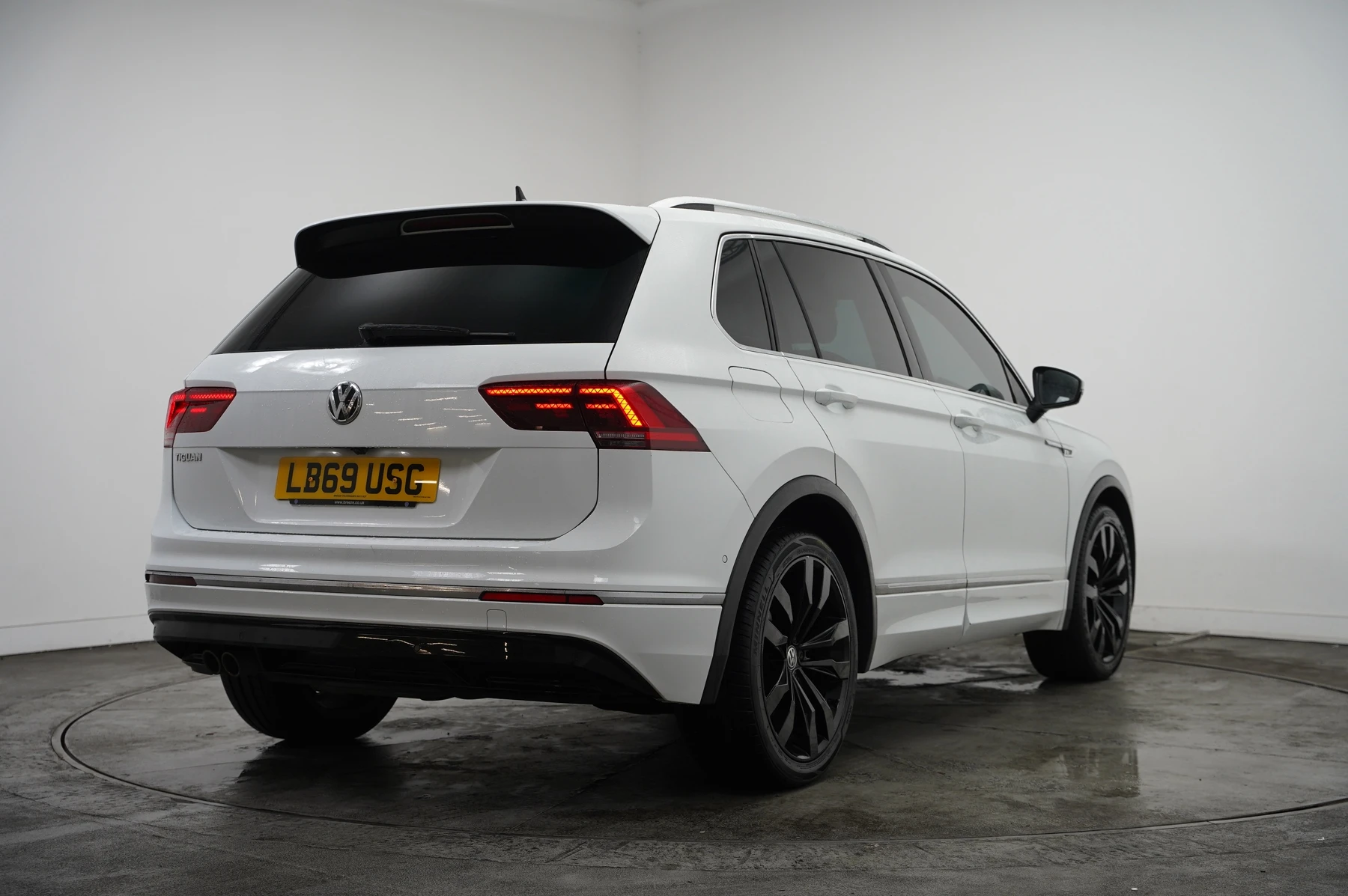 Volkswagen-Tiguan-image-14