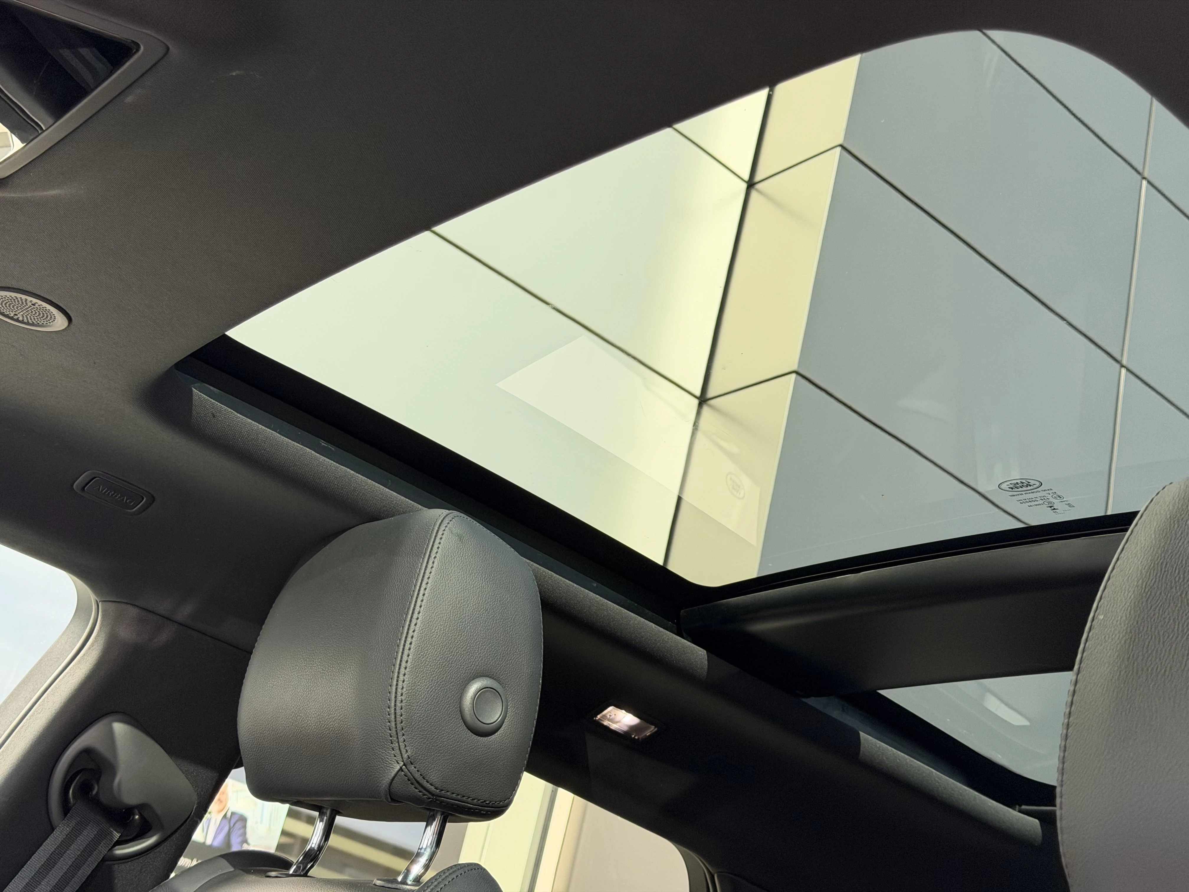 Land Rover Range Rover Evoque P300e PHEV R-Dynamic SE