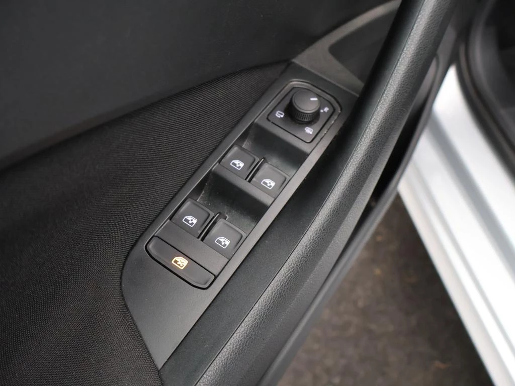 Škoda Kamiq Kamiq 1.0TSI *AUTOMAAT*CAMERA*PDC*VIRTUAL COCKPIT*ACC*KEYLESS GO*...*