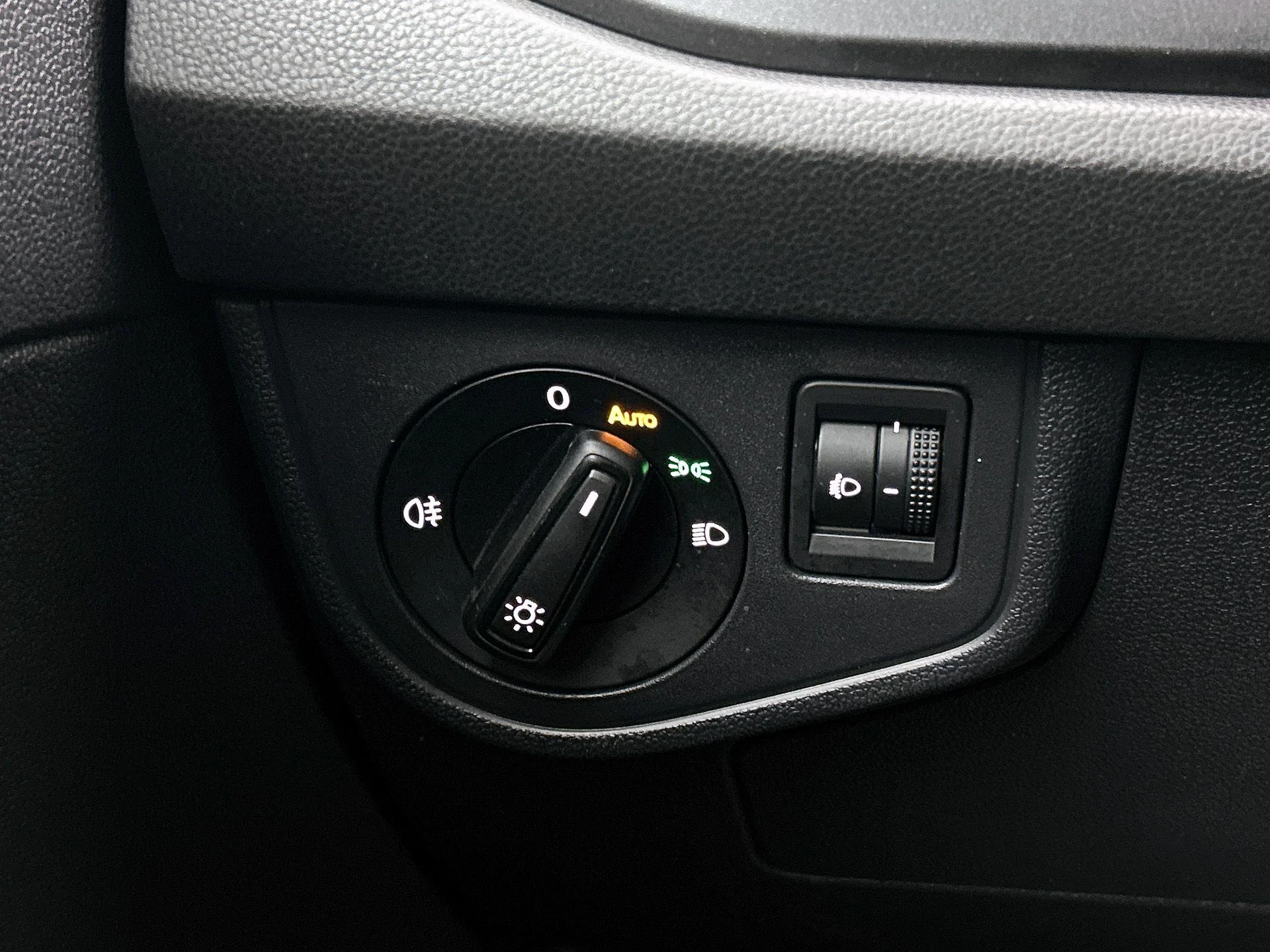 Volkswagen-Polo-image-22
