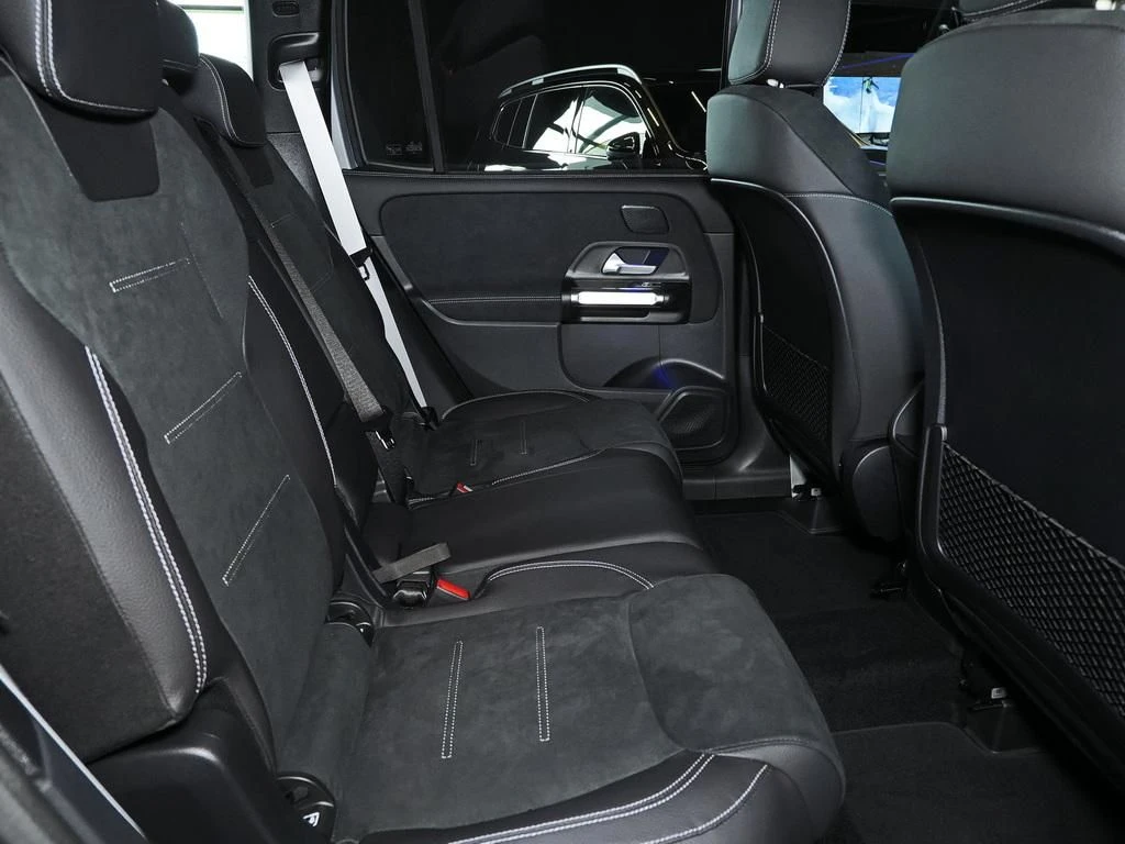 Mercedes-Benz-GLB 200-image-14