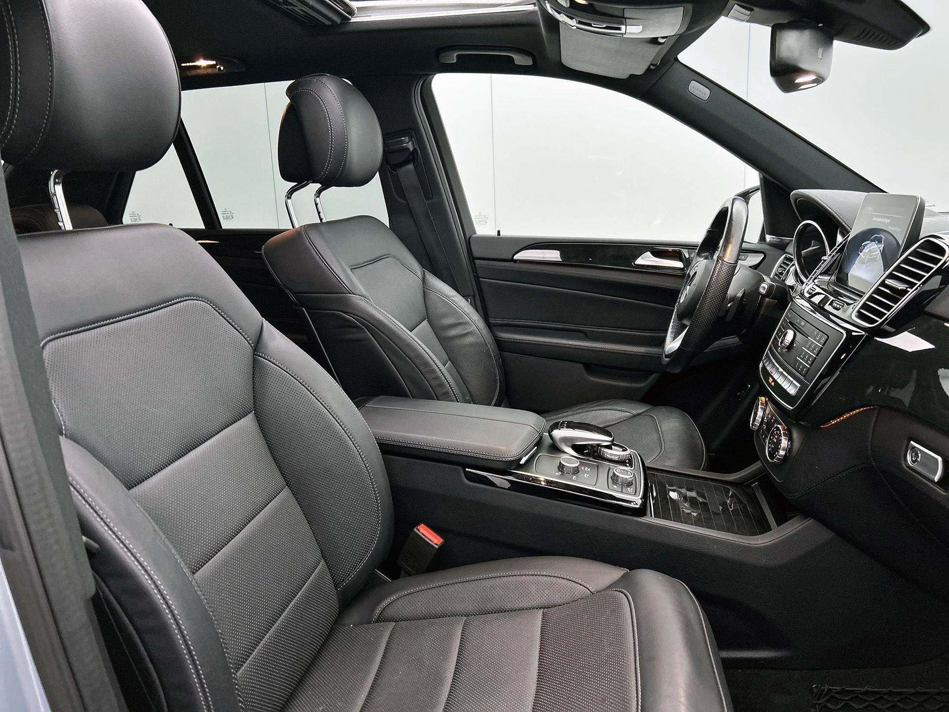 Mercedes-Benz-GLE-image-49