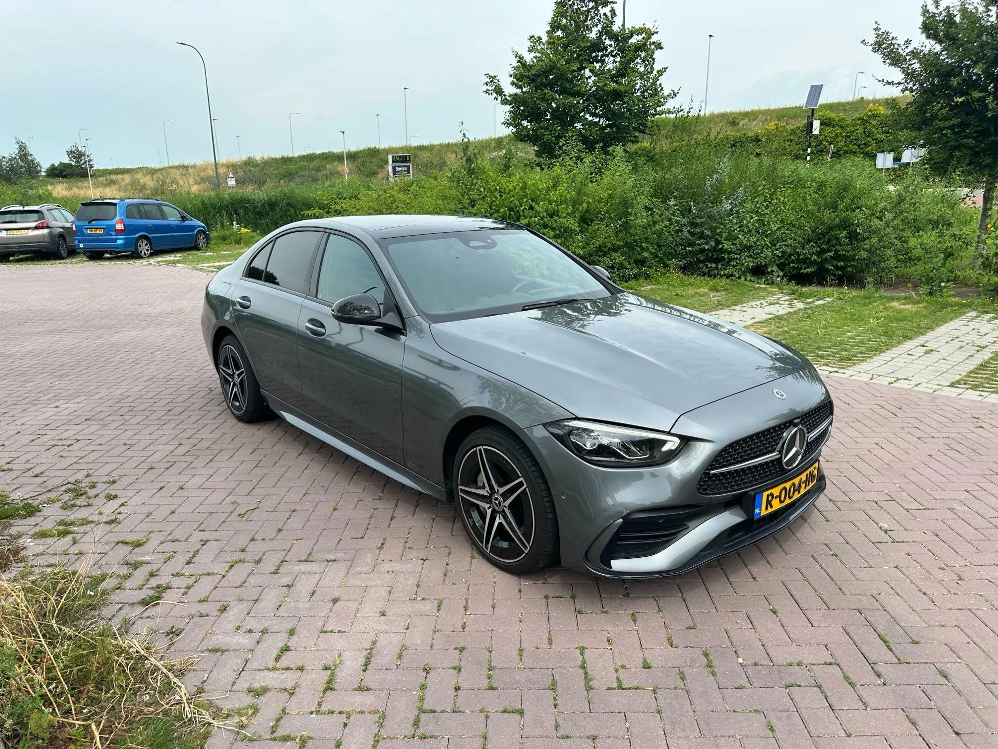 Mercedes-Benz-C-Klasse-image-7
