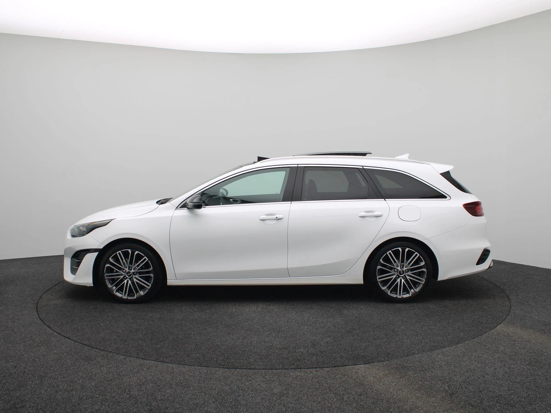 Kia-Ceed Sportswagon-image-39