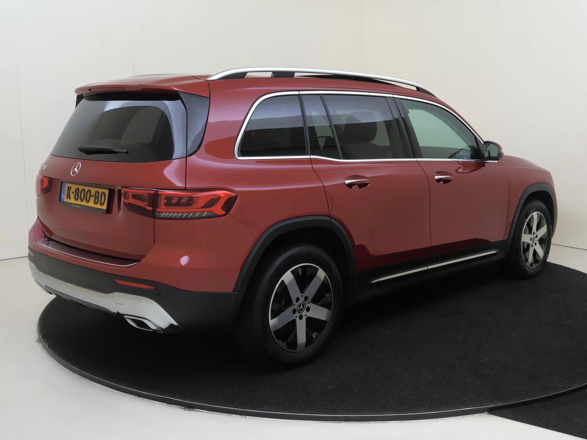 Mercedes-Benz-GLB-image-3