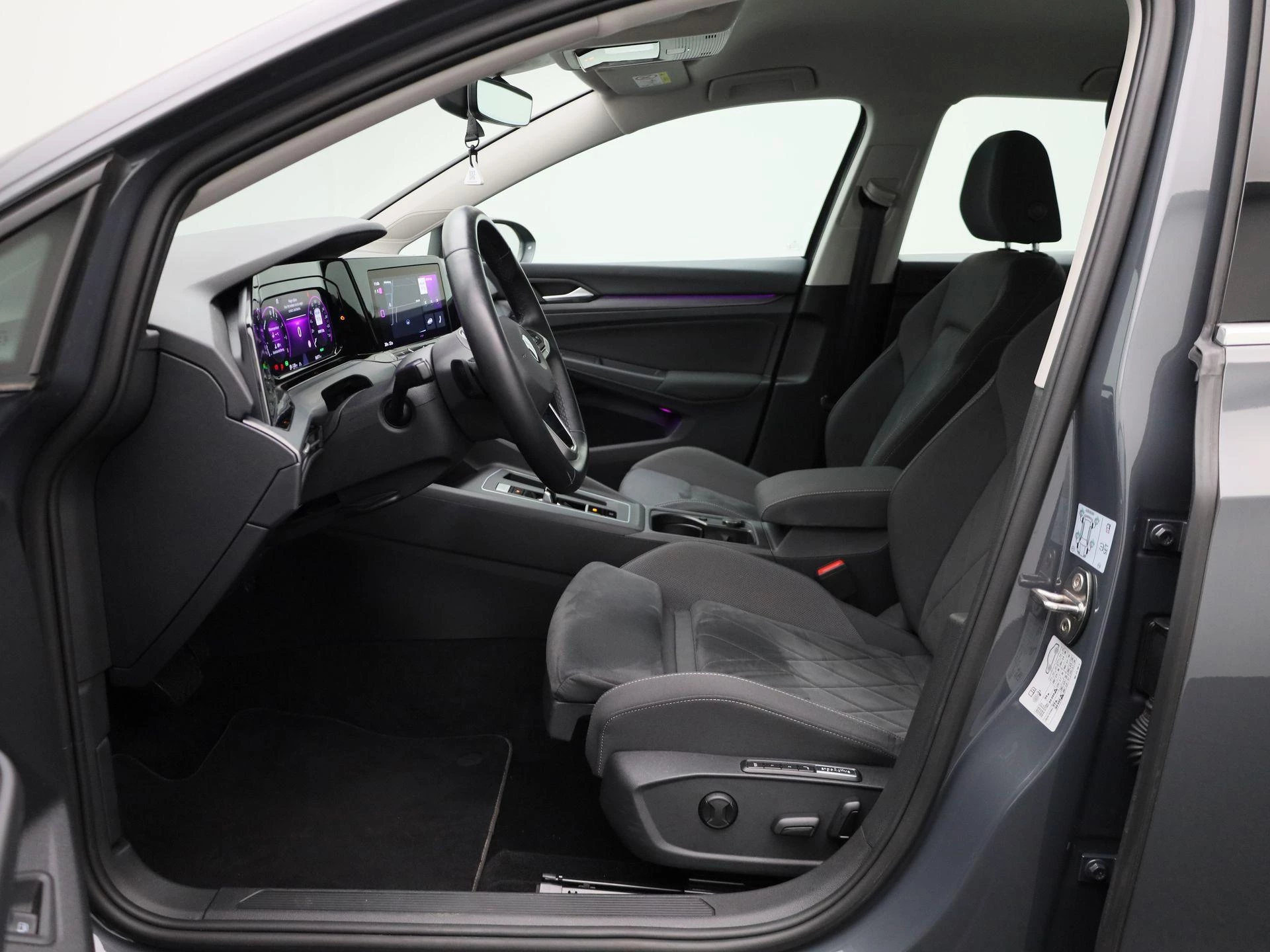 Volkswagen-Golf-image-8