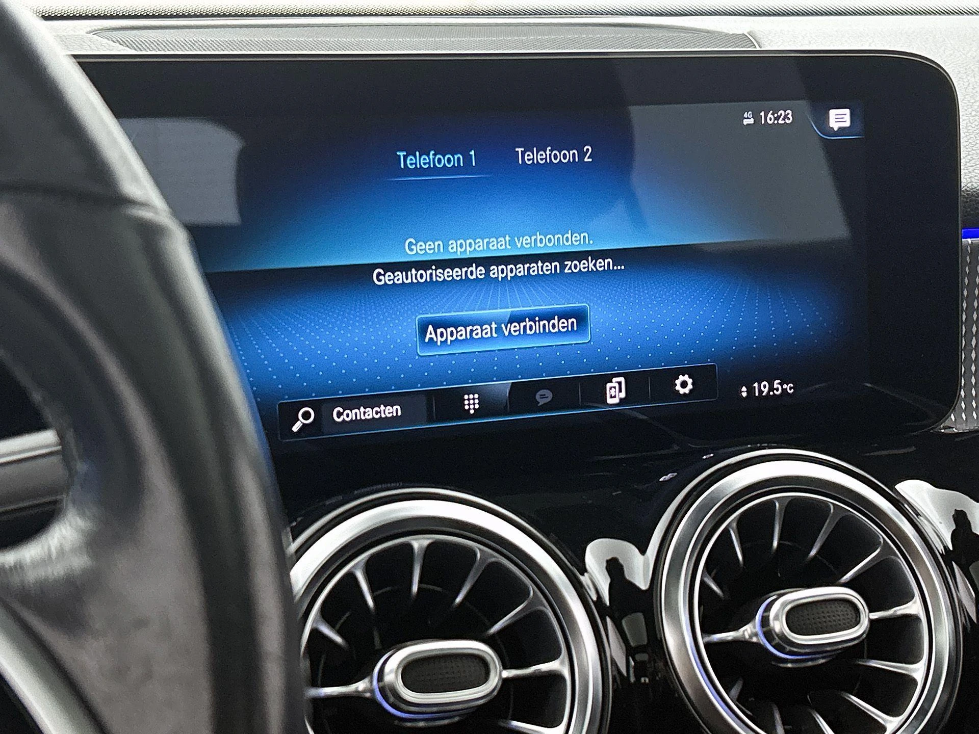 Mercedes-Benz-GLB-image-21
