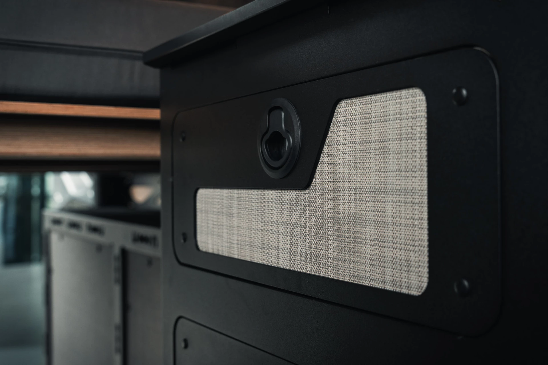 Mercedes-Benz-Sprinter-image-32