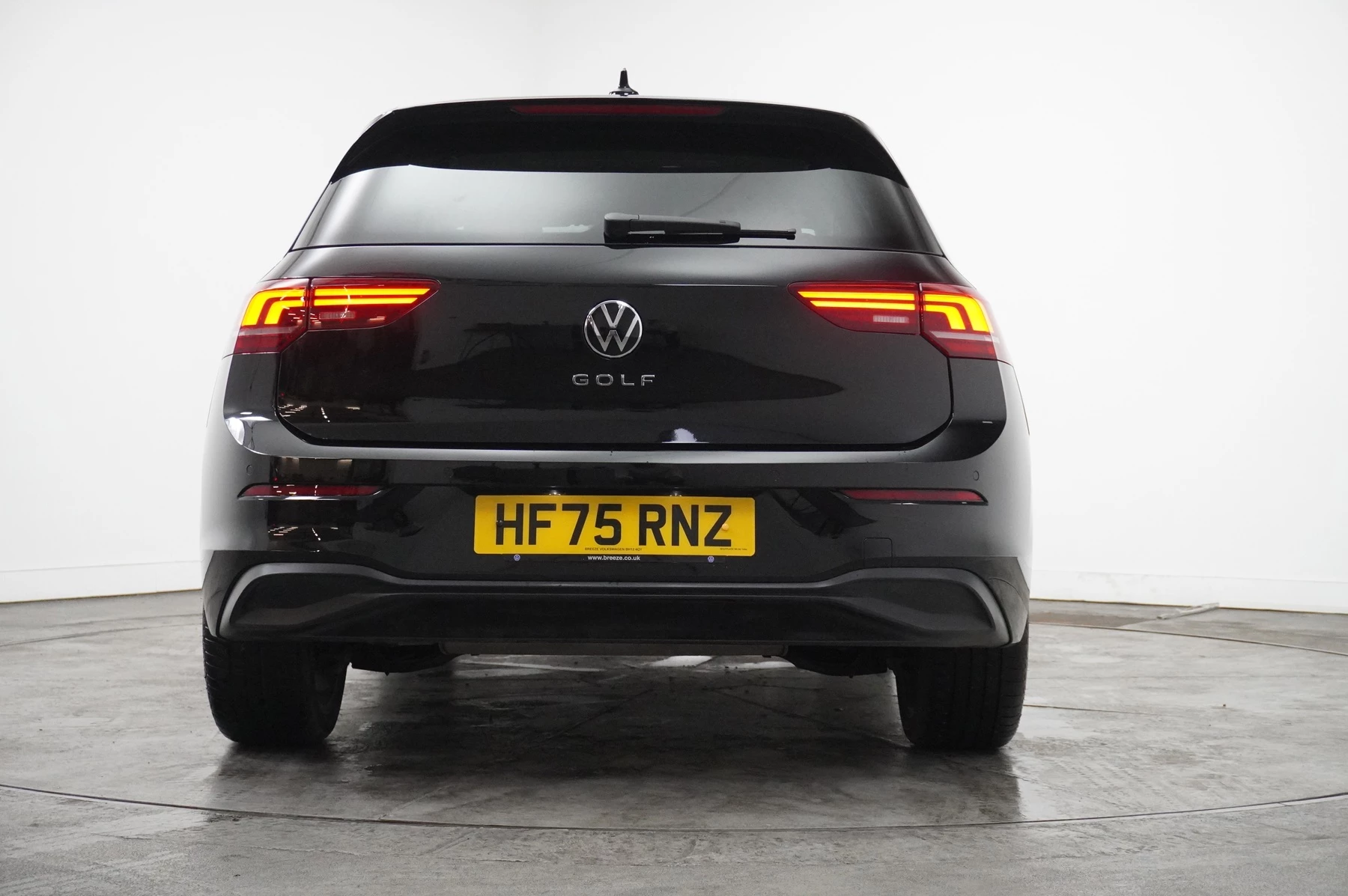 Volkswagen-Golf-image-12