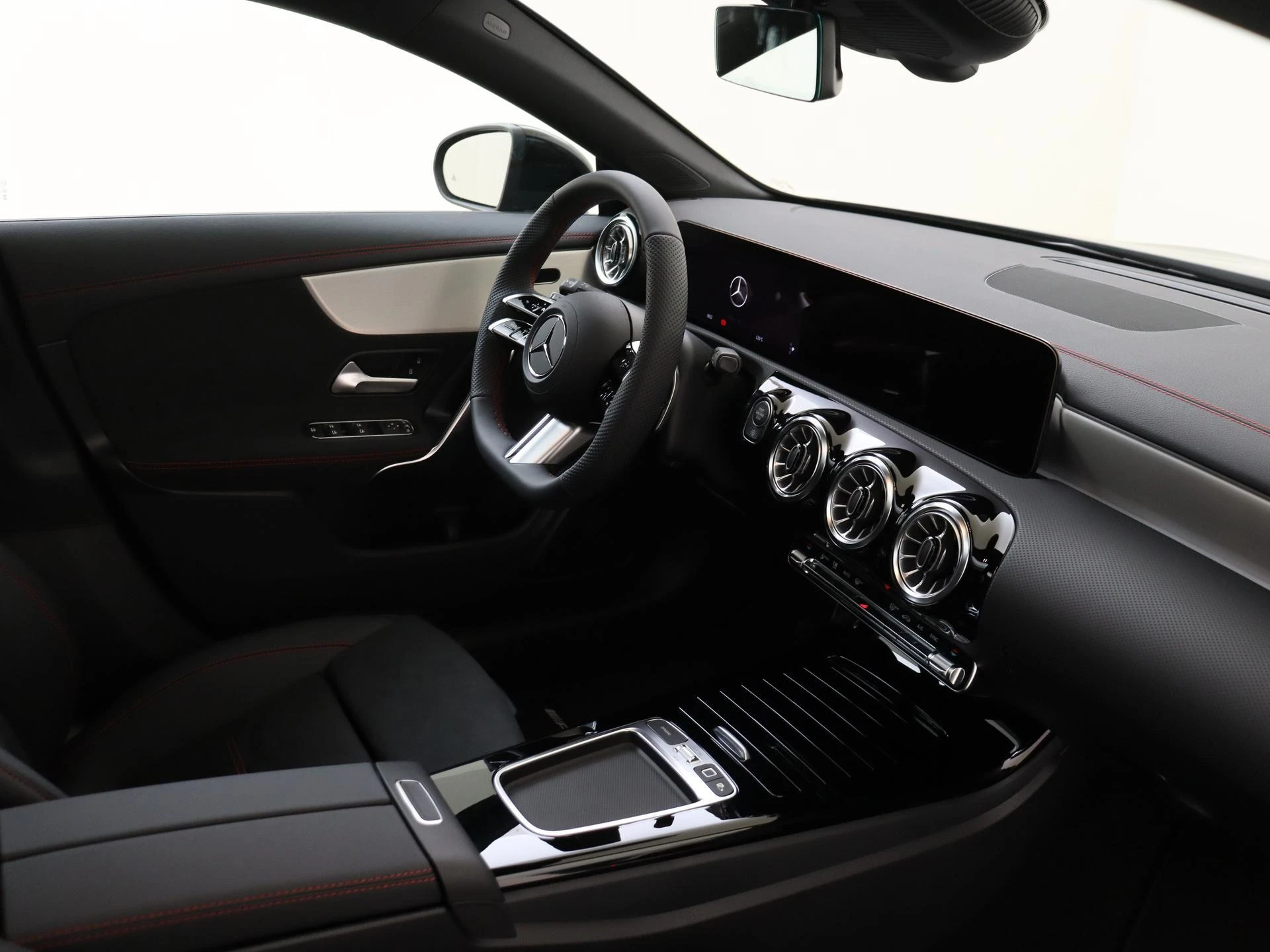 Mercedes-Benz-CLA-image-4